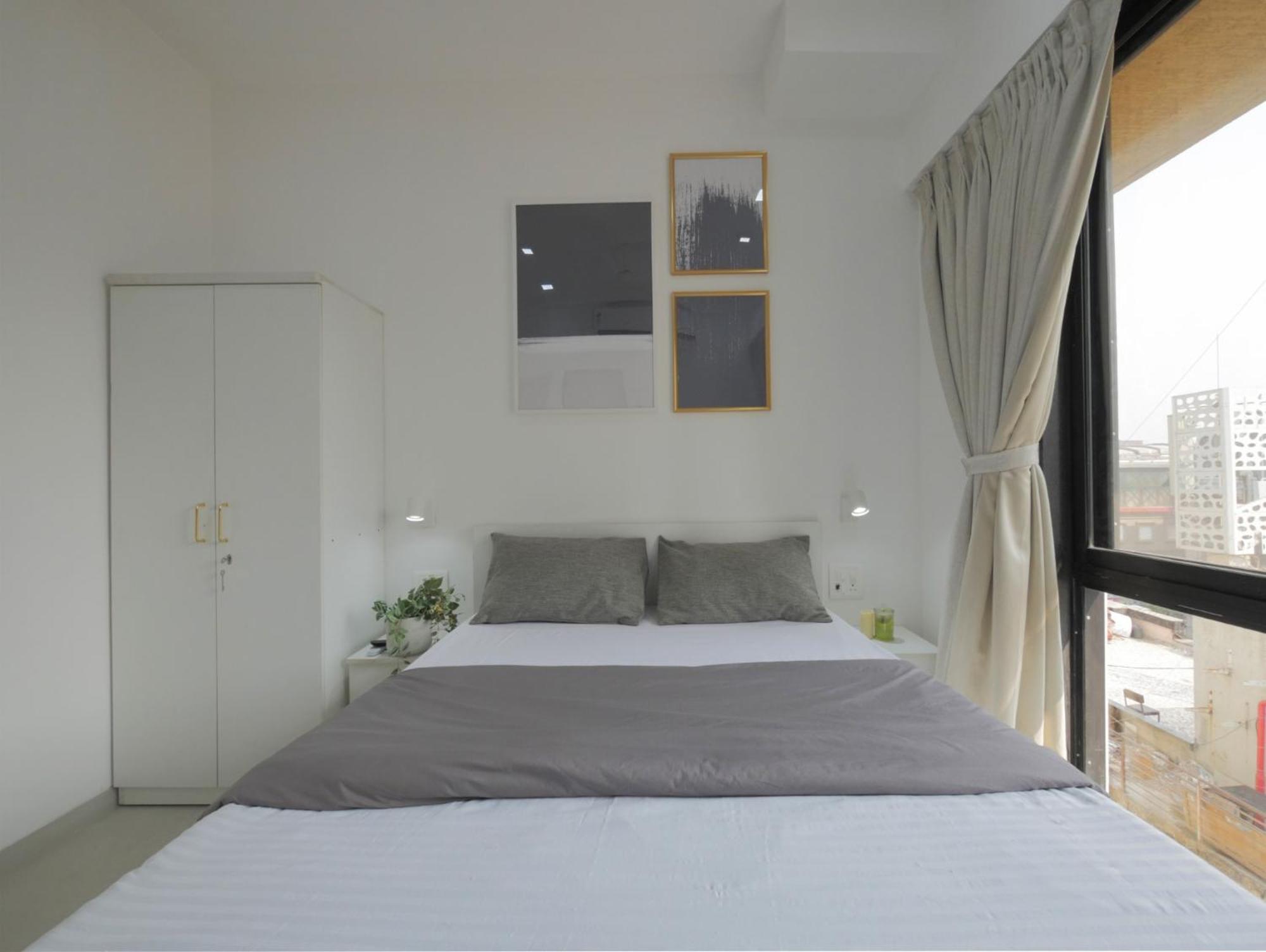 Gj Premium Shared Bandra W *