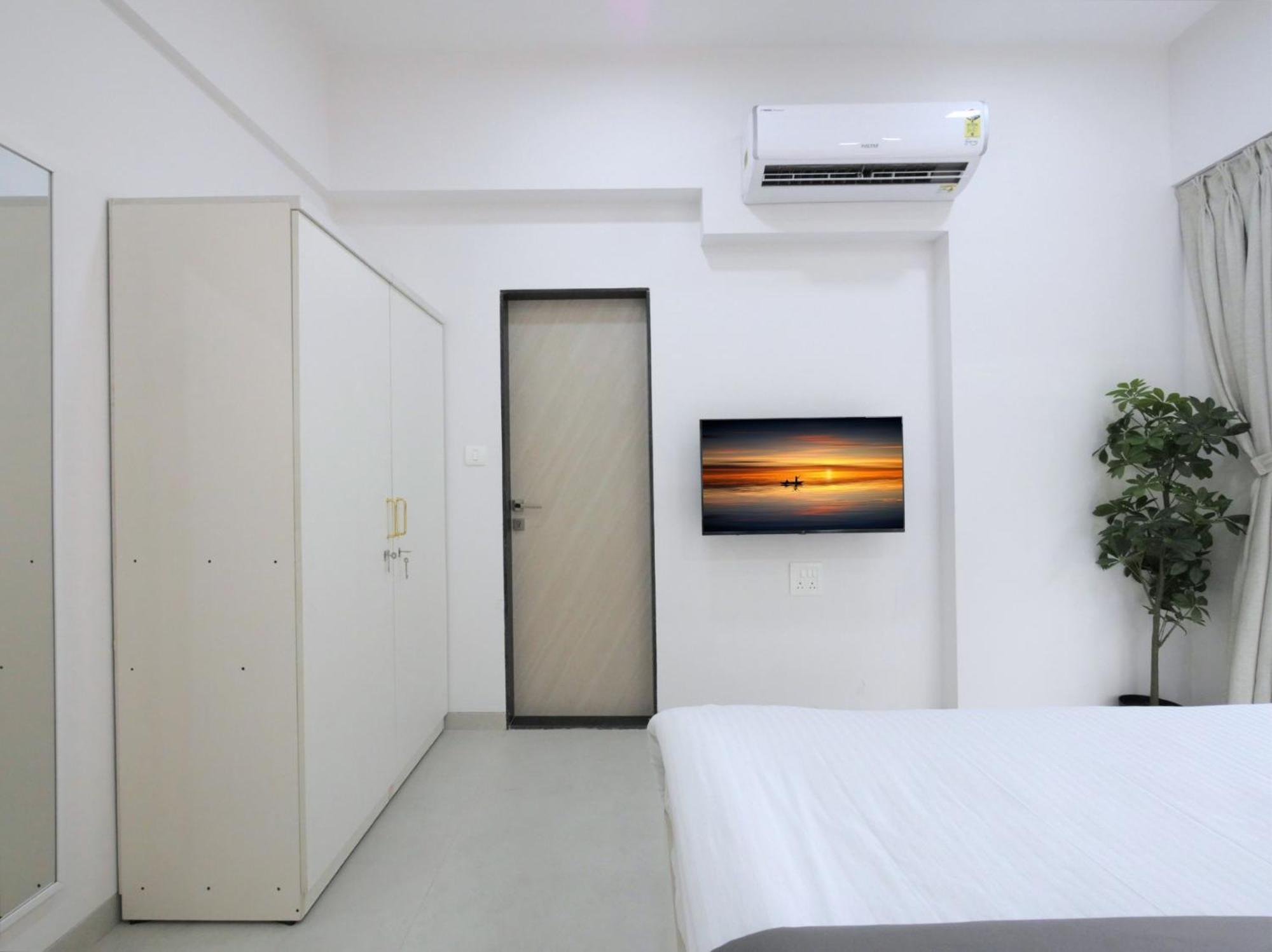 Gj Premium Shared Bandra W * Mumbai