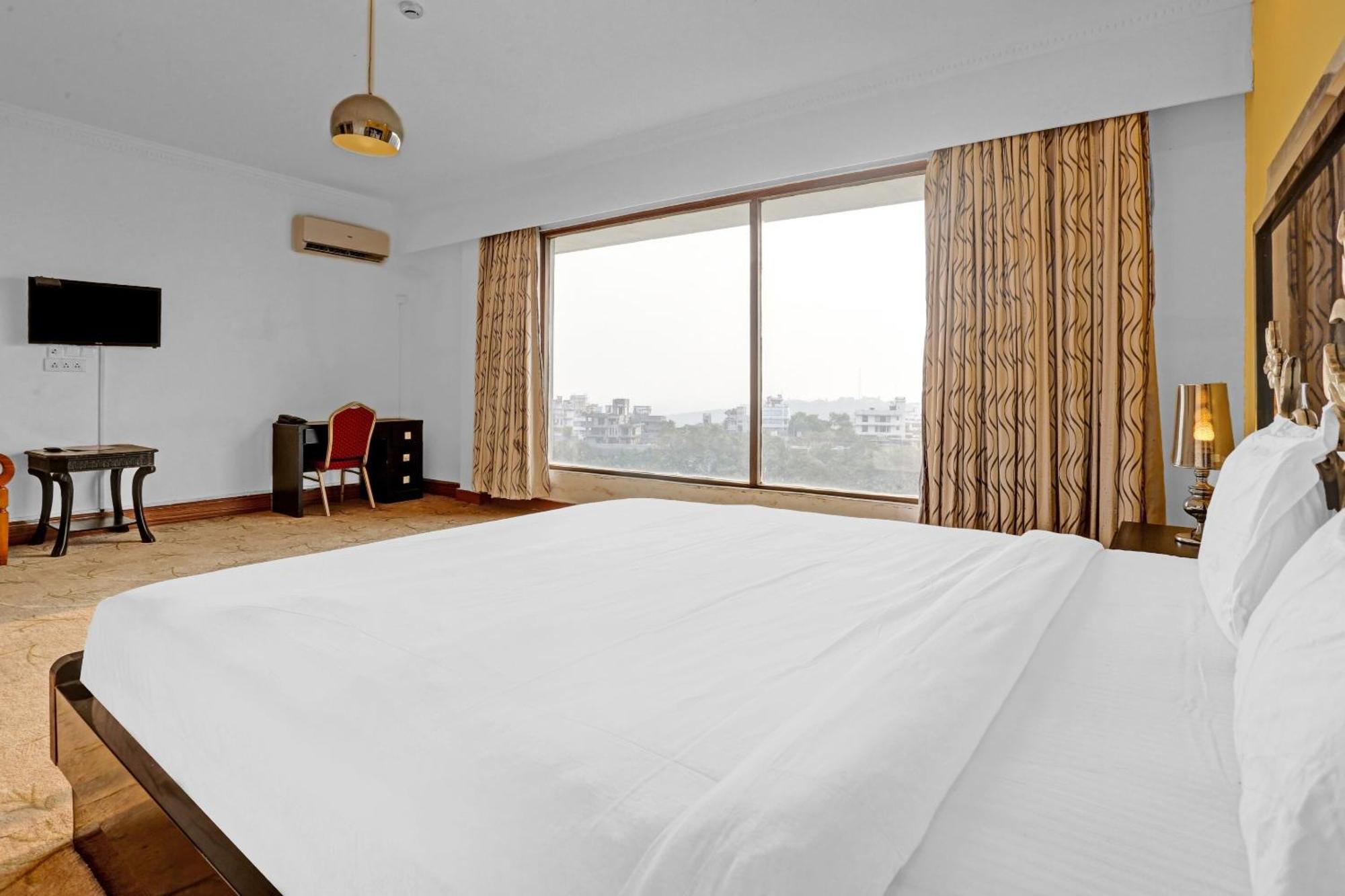 Townhouse Royal Palms Shared Serviced Hotel