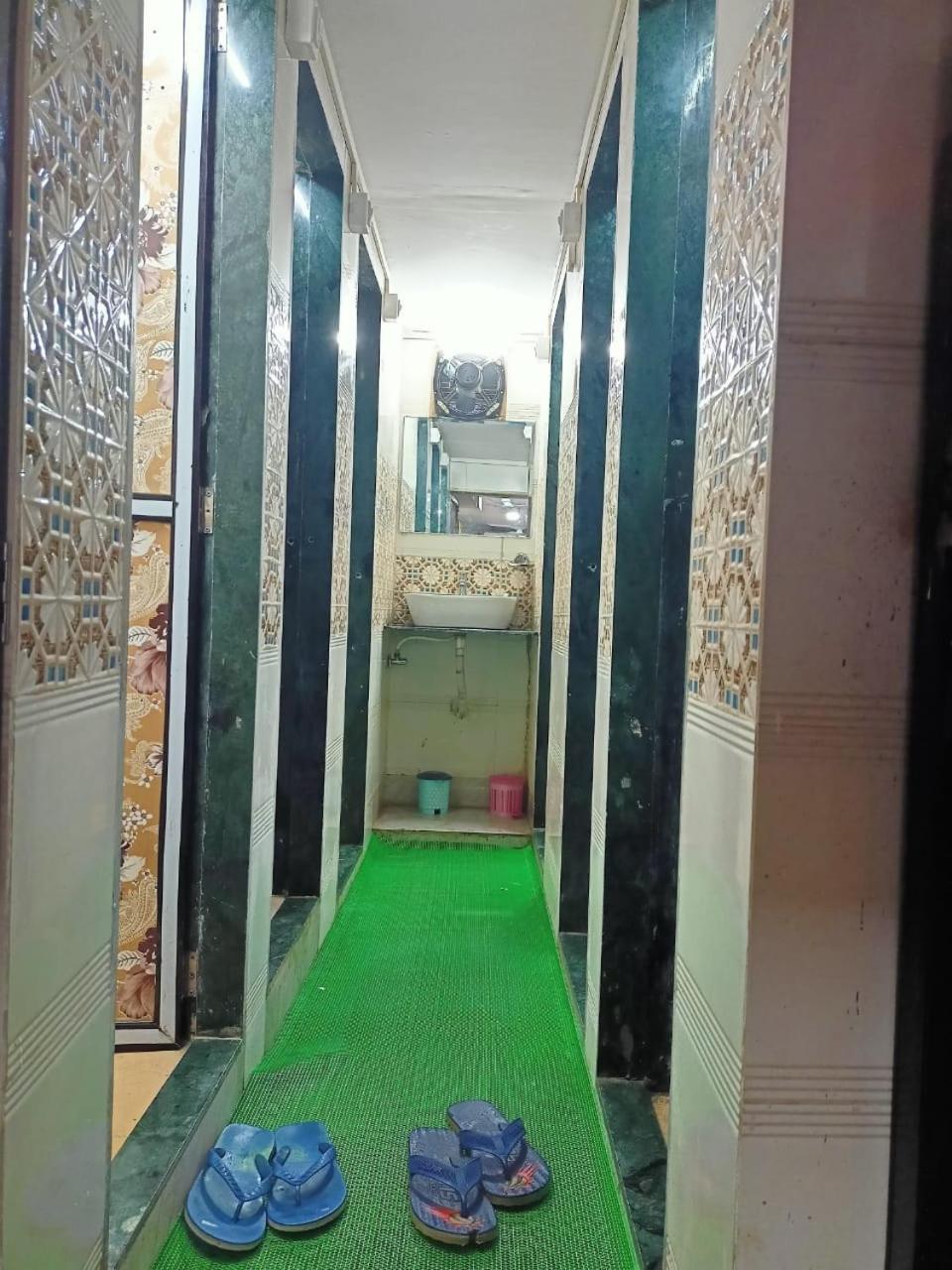 Golden View Dormitory * Mumbai