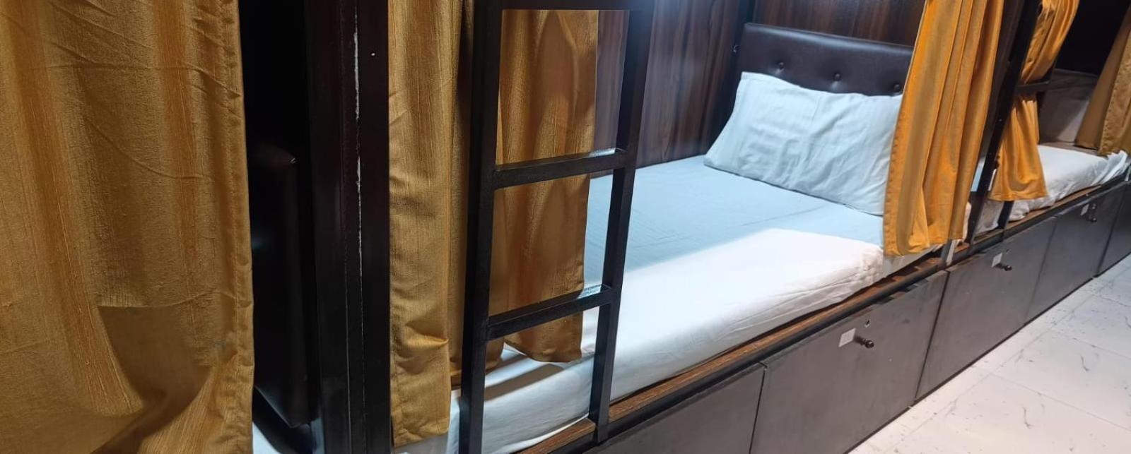 Golden View Dormitory Guest house *