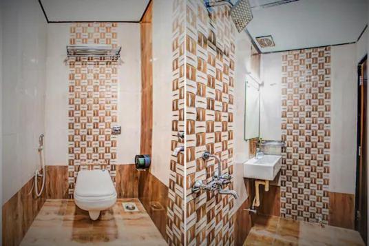 The Adore Palace - Near Airport & Visa Consultant * Mumbai