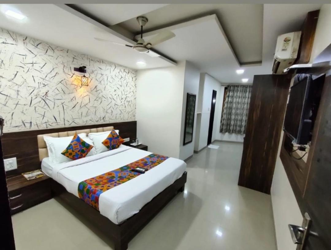 The Adore Palace - Near Airport & Visa Consultant Guest house Mumbai