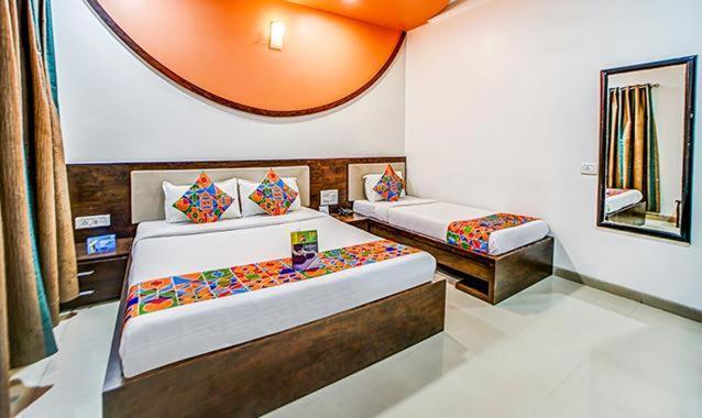 The Adore Palace - Near Airport & Visa Consultant