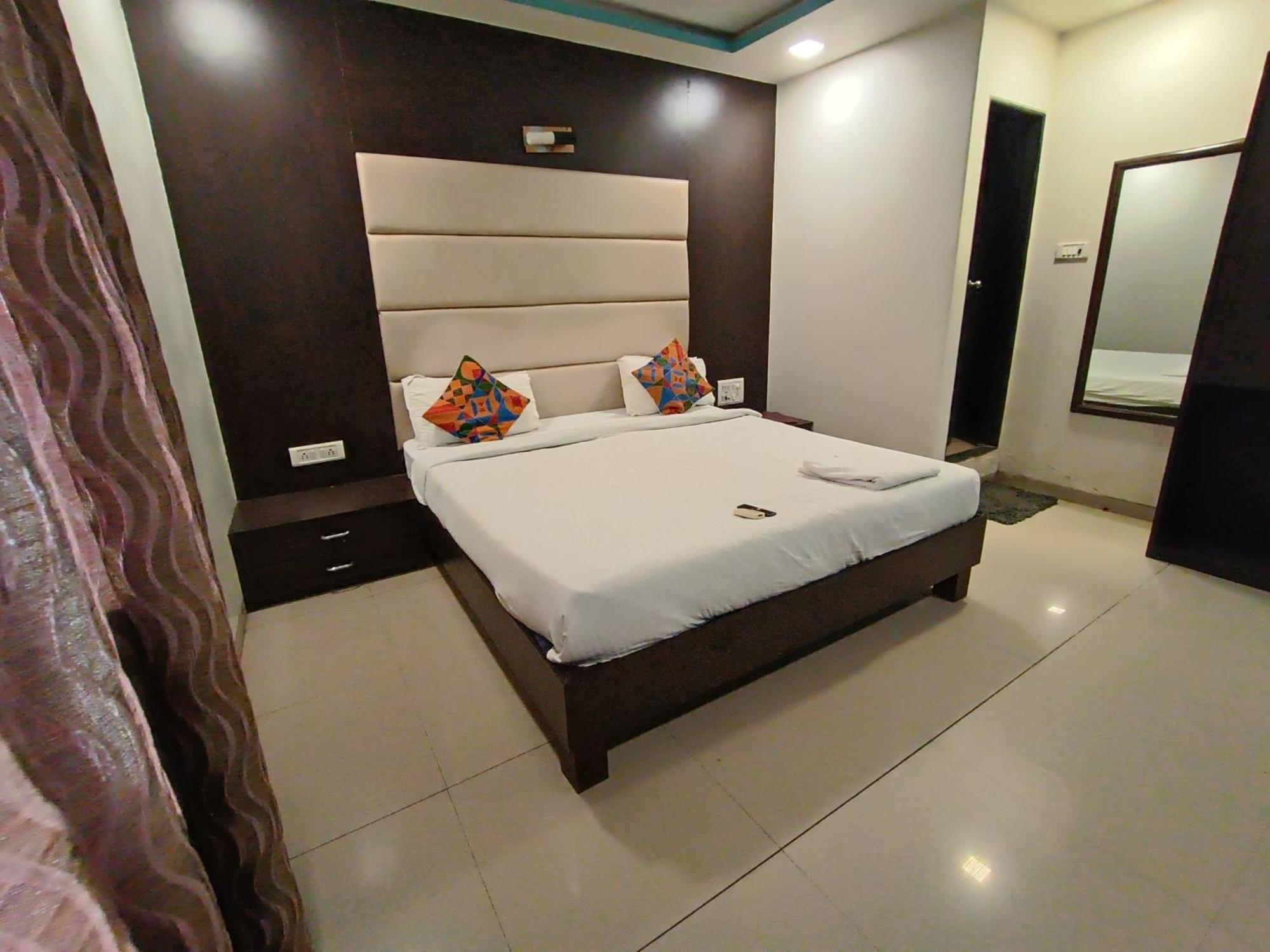 Guest house The Adore Palace - Near Airport & Visa Consultant Mumbai