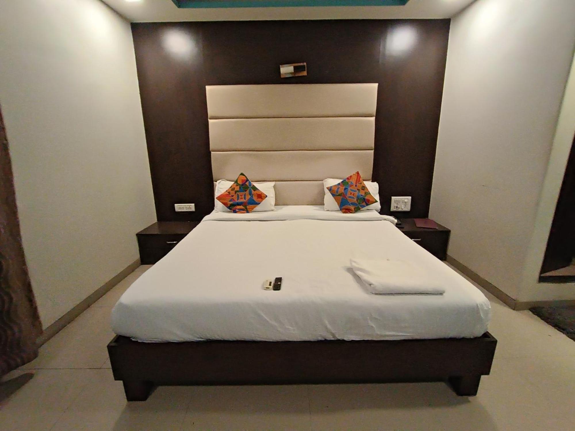 The Adore Palace - Near Airport & Visa Consultant * Mumbai