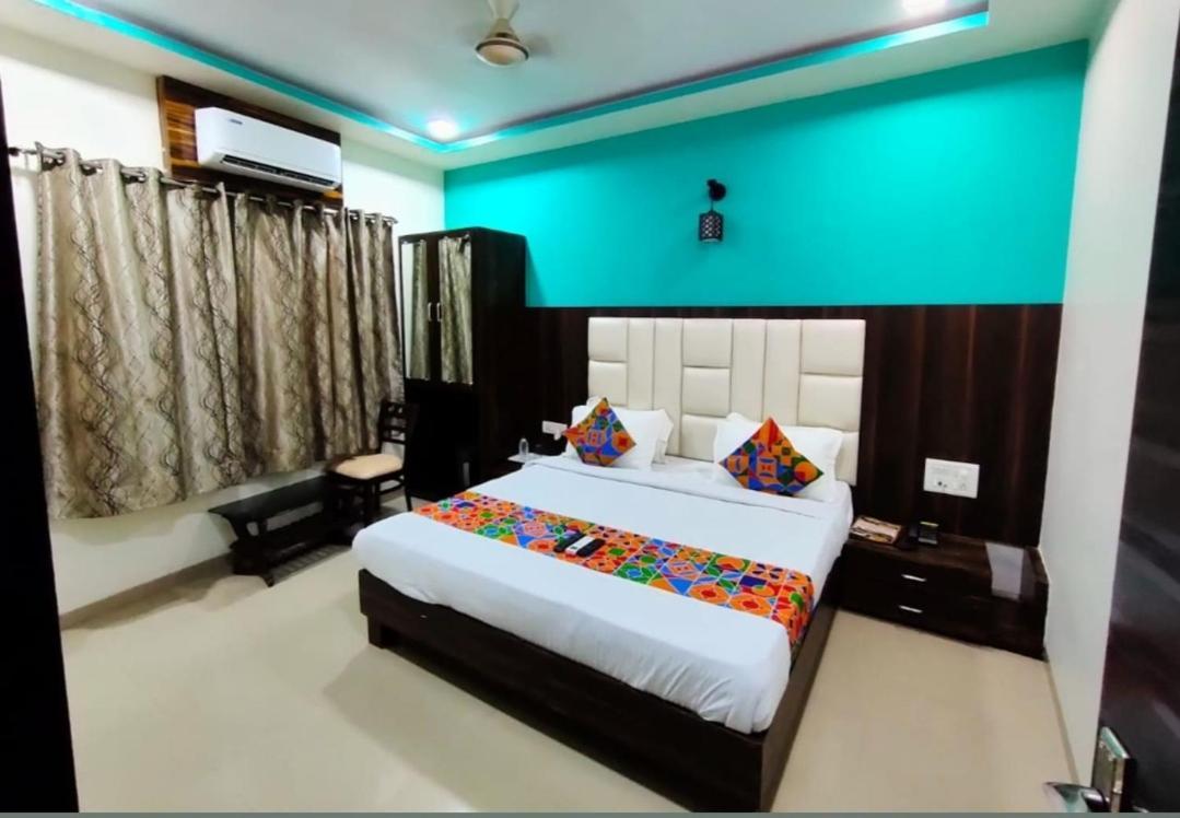The Adore Palace - Near Airport & Visa Consultant