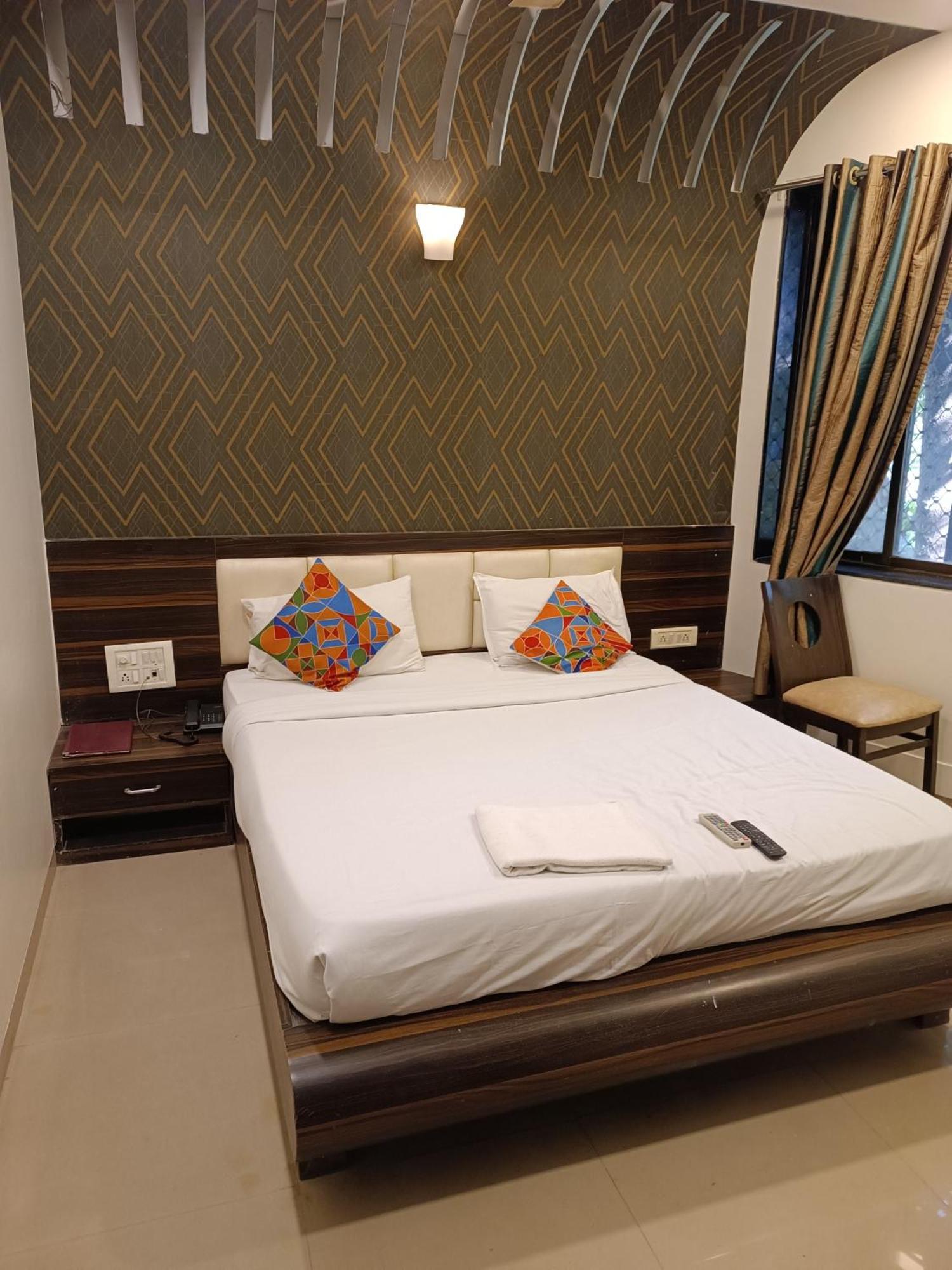The Adore Palace - Near Airport & Visa Consultant