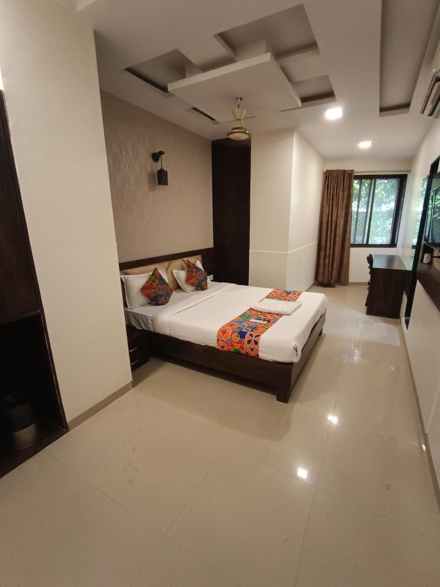 The Adore Palace - Near Airport & Visa Consultant Guest house Mumbai