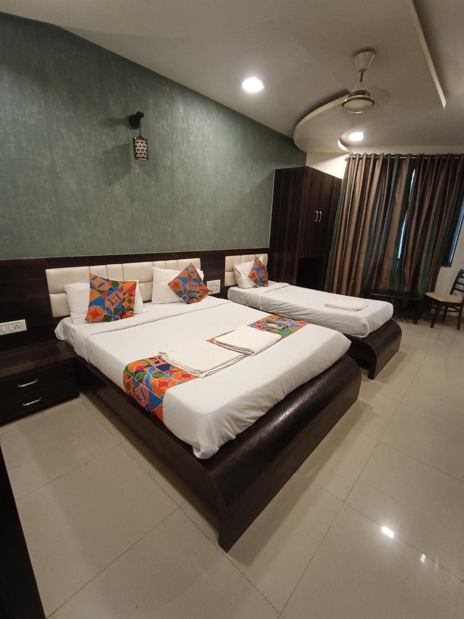 Guest house The Adore Palace - Near Airport & Visa Consultant Mumbai