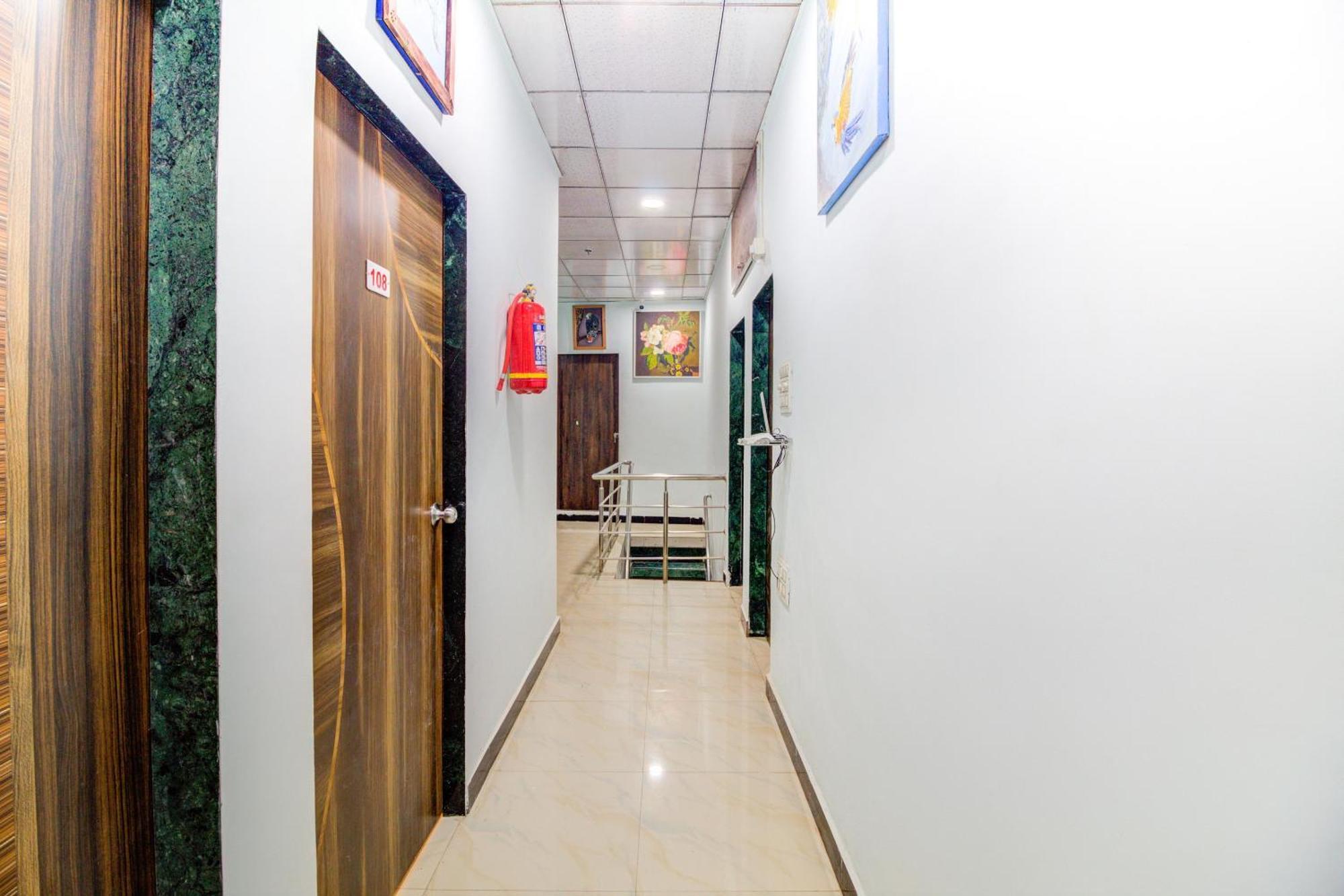 O Anjali Hotel 3*