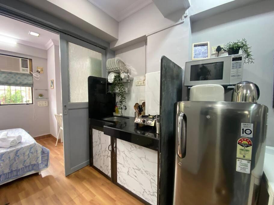 Newton 103 Bright 1bhk In Bandra Near Lilavati Apartment *