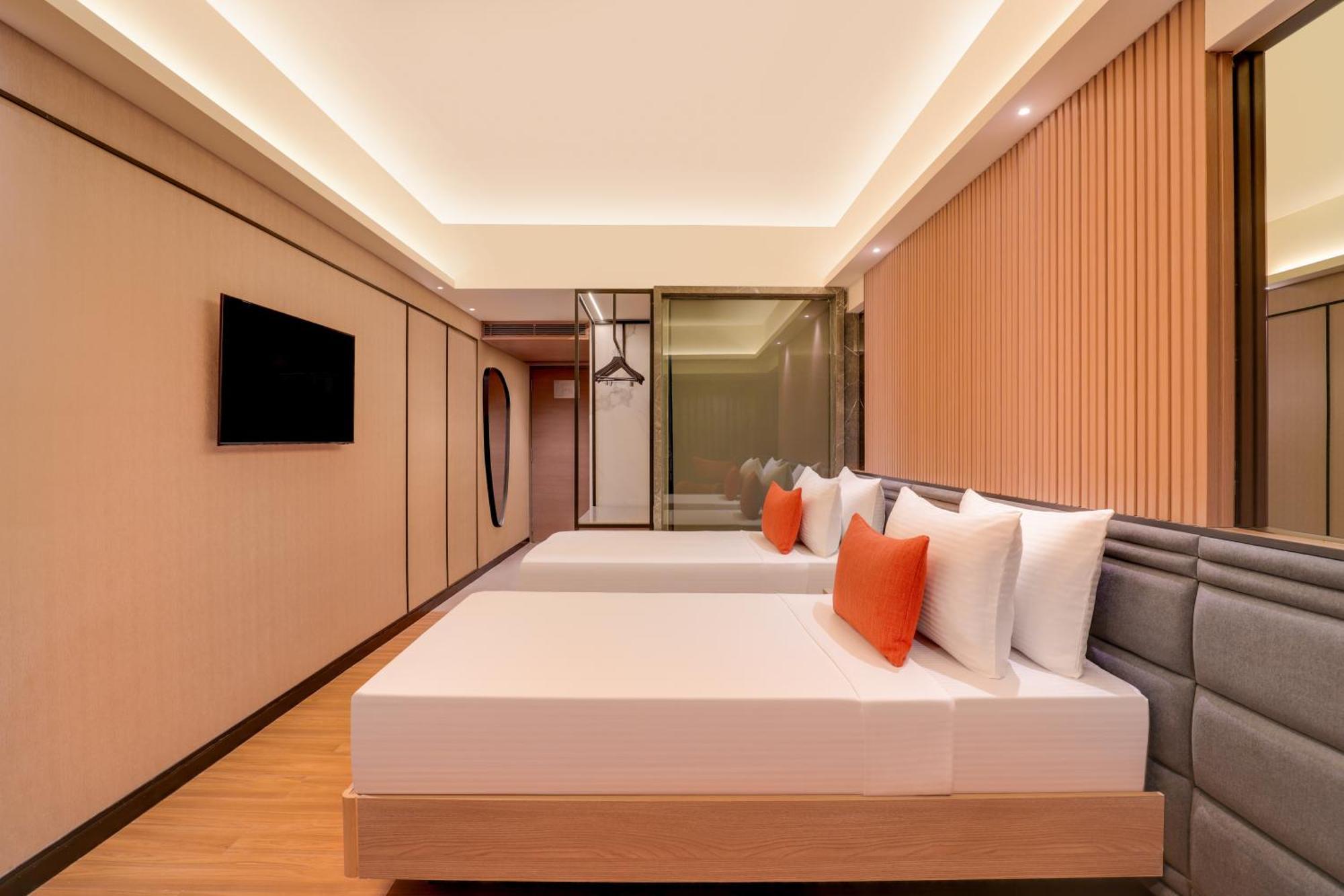 Hotel Lemon Tree Premier, Malad, 4*
