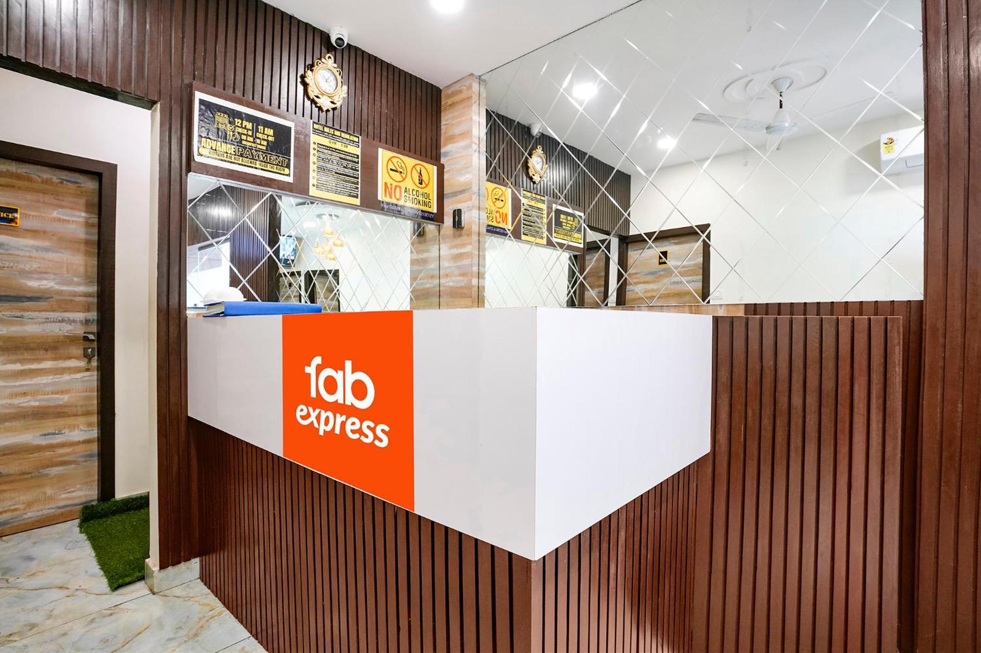 Fabexpress Good Luck Residency - Nr Nesco Exhibition Center 3*