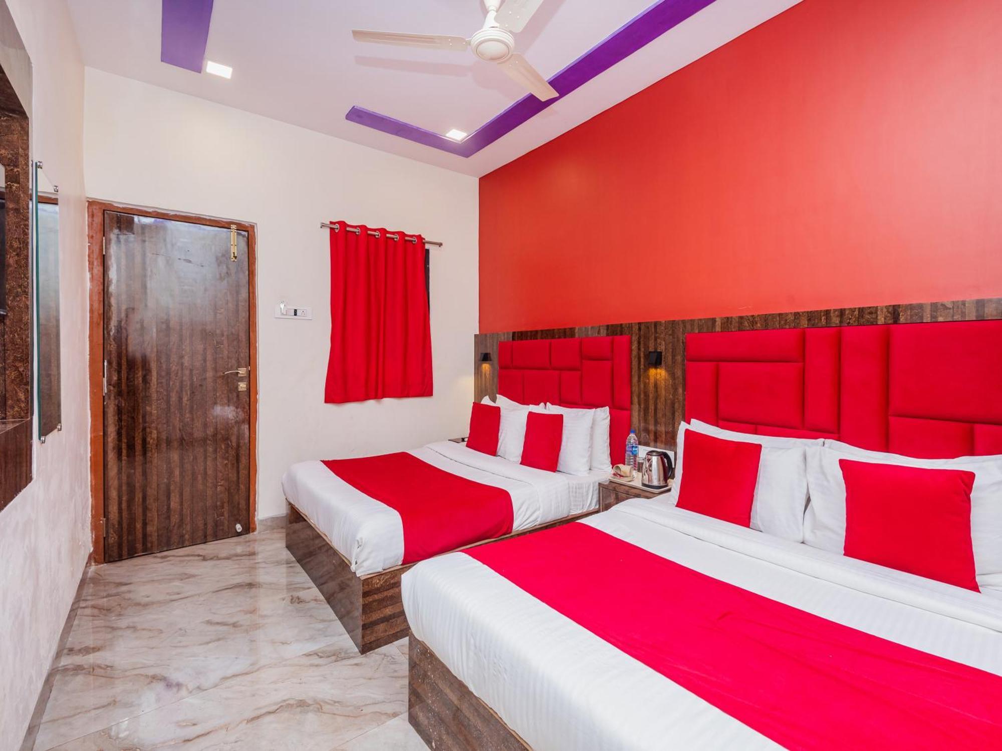 Priceless Exhibition Centre Goregaon West 2*