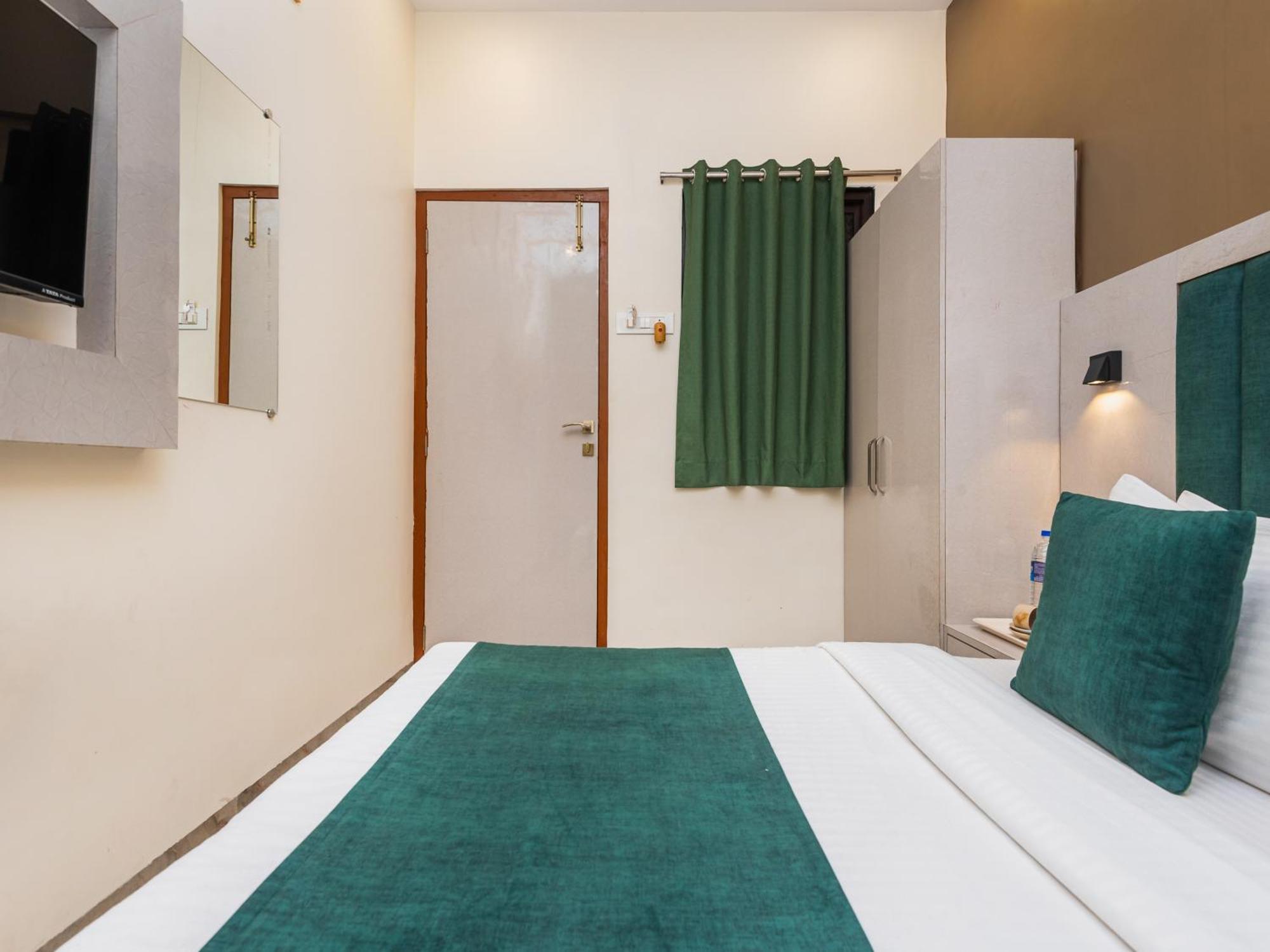 Hotel Priceless Exhibition Centre Goregaon West Mumbai