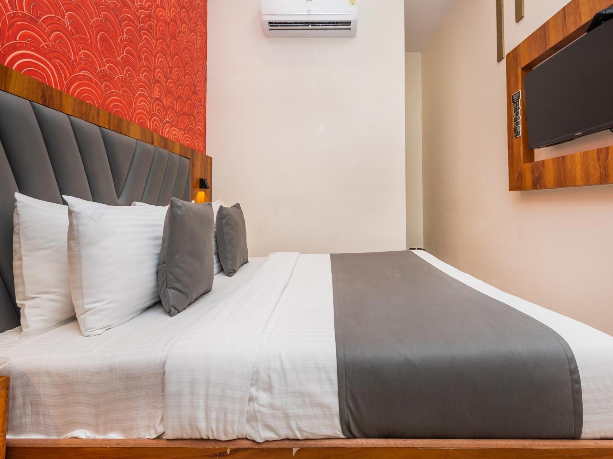 Priceless Exhibition Centre Goregaon West 2*