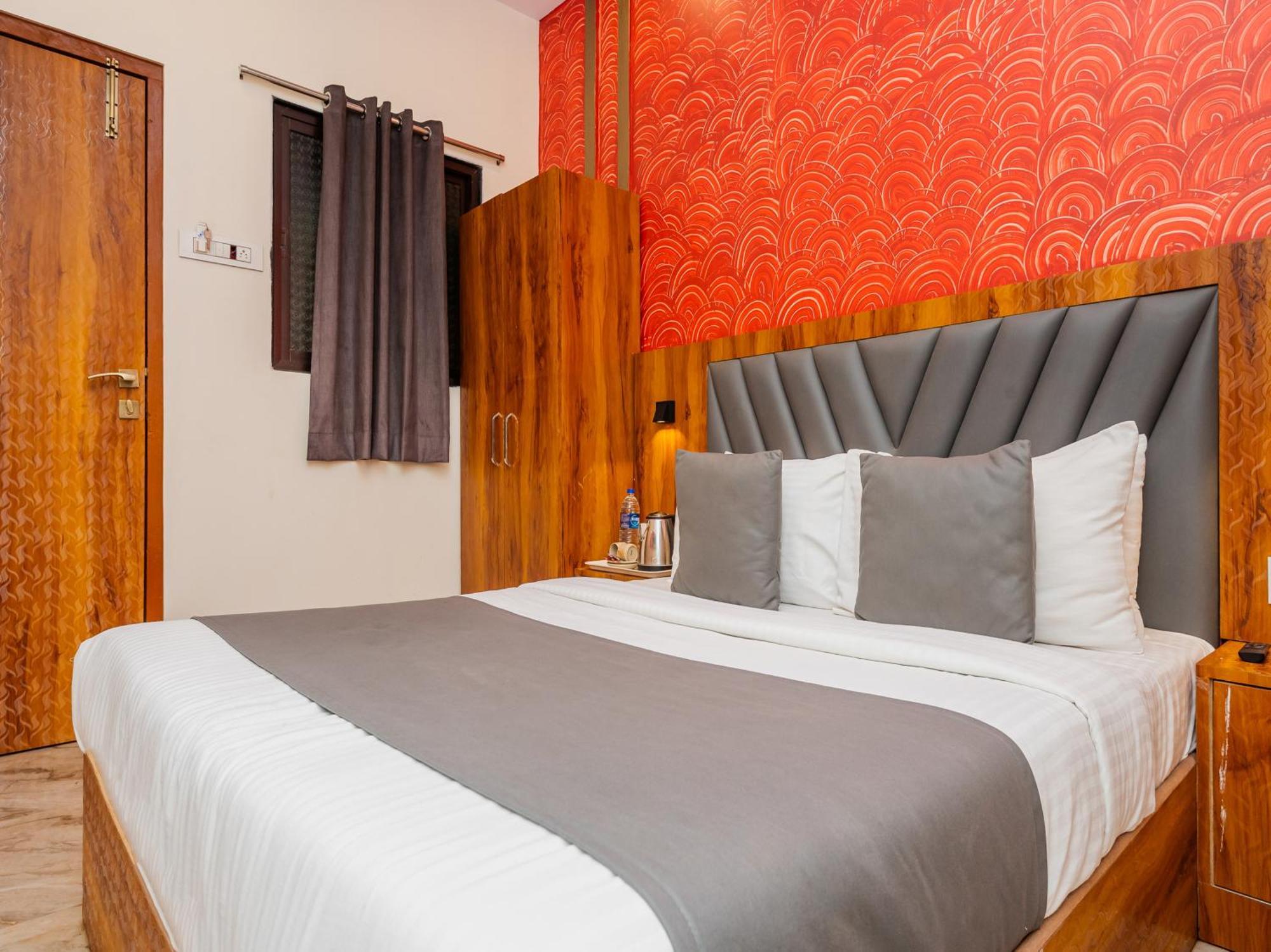 Hotel Priceless Exhibition Centre Goregaon West 2*