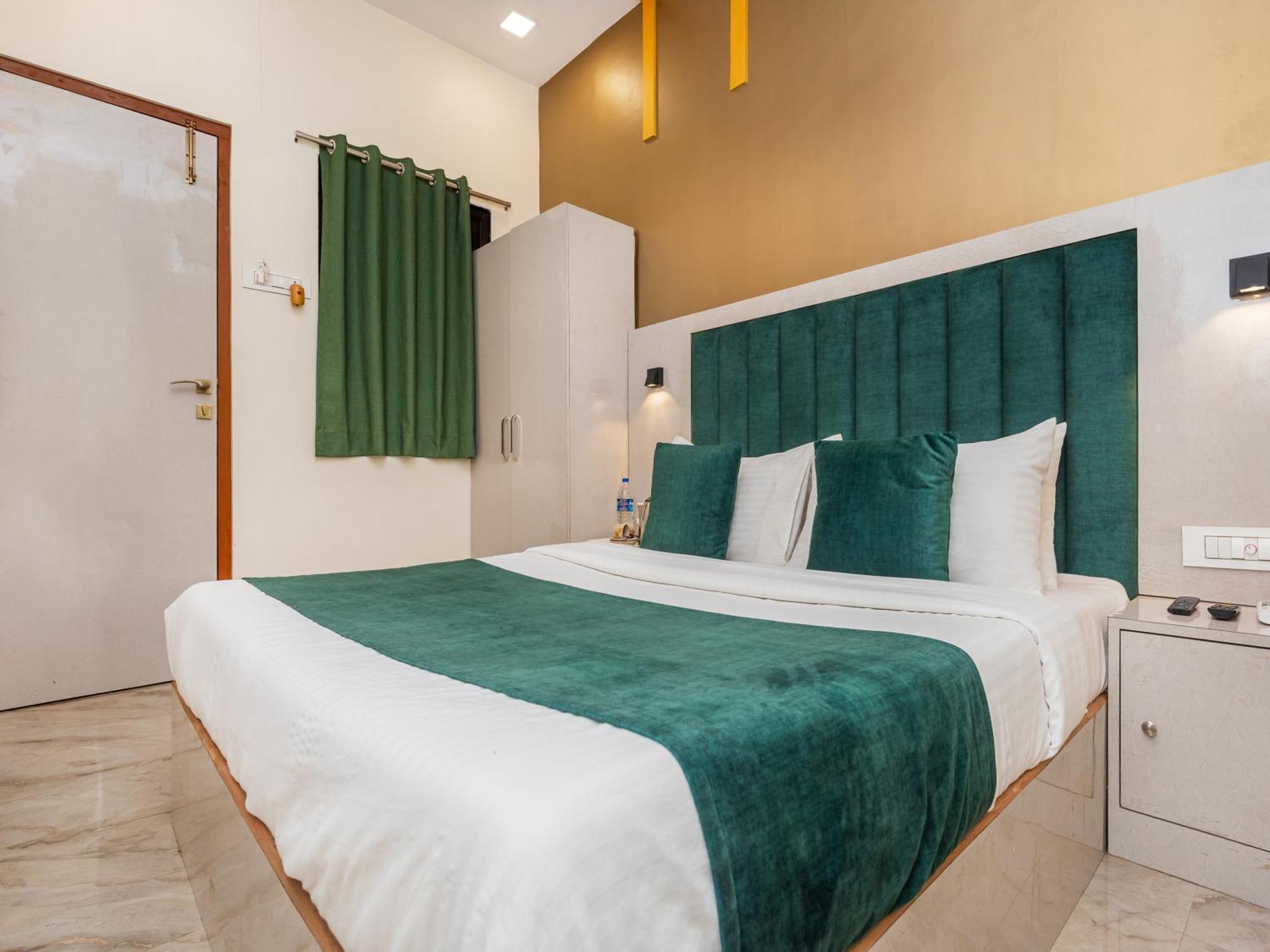 Hotel Priceless Exhibition Centre Goregaon West Mumbai