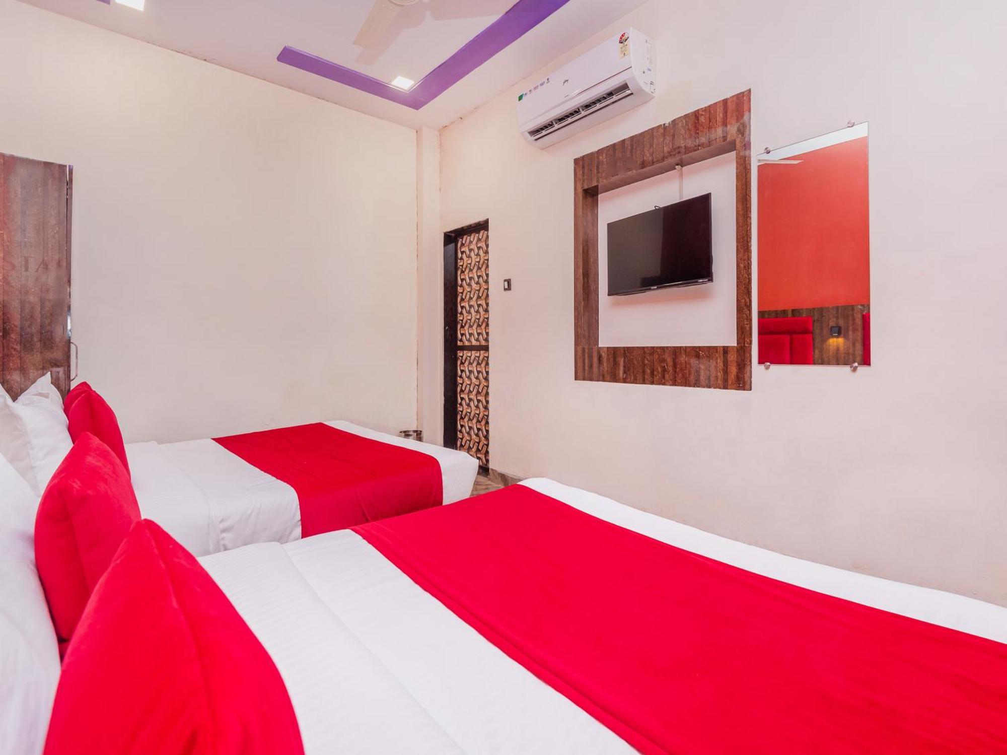 Priceless Exhibition Centre Goregaon West 2*