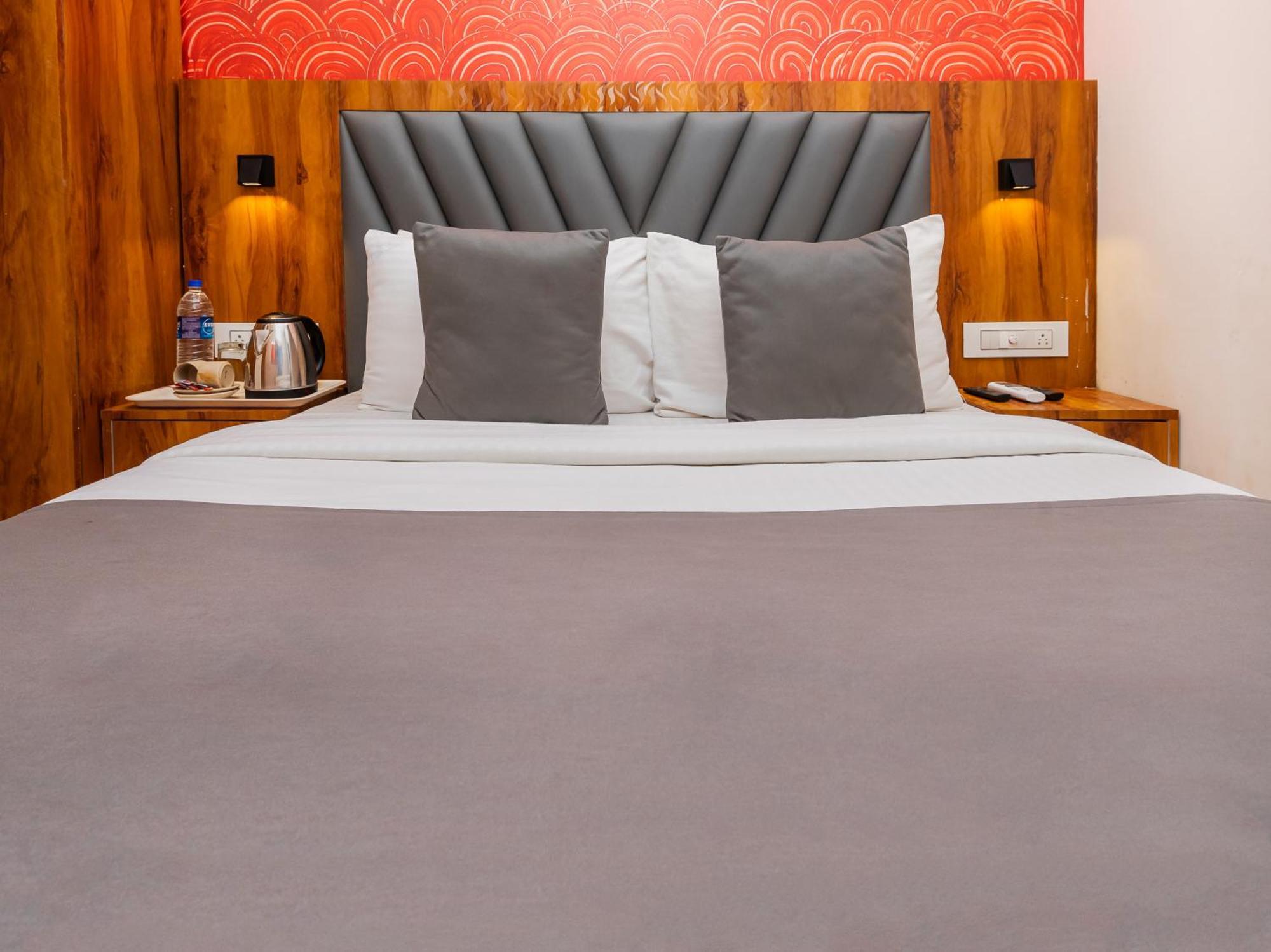 Hotel Priceless Exhibition Centre Goregaon West