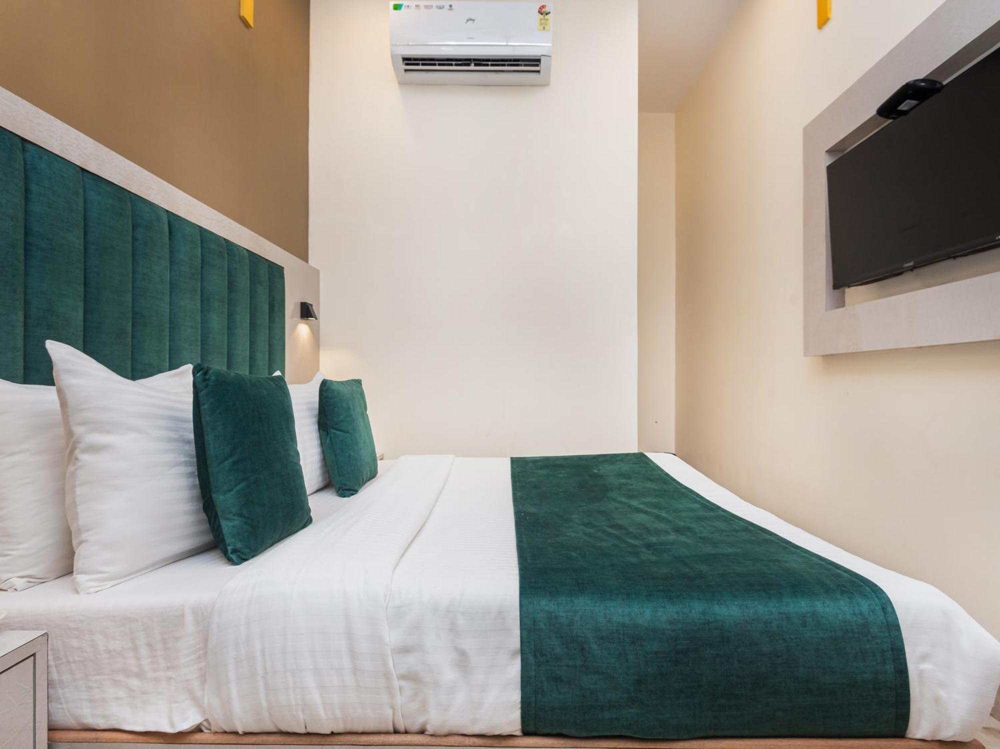 Hotel Priceless Exhibition Centre Goregaon West Mumbai