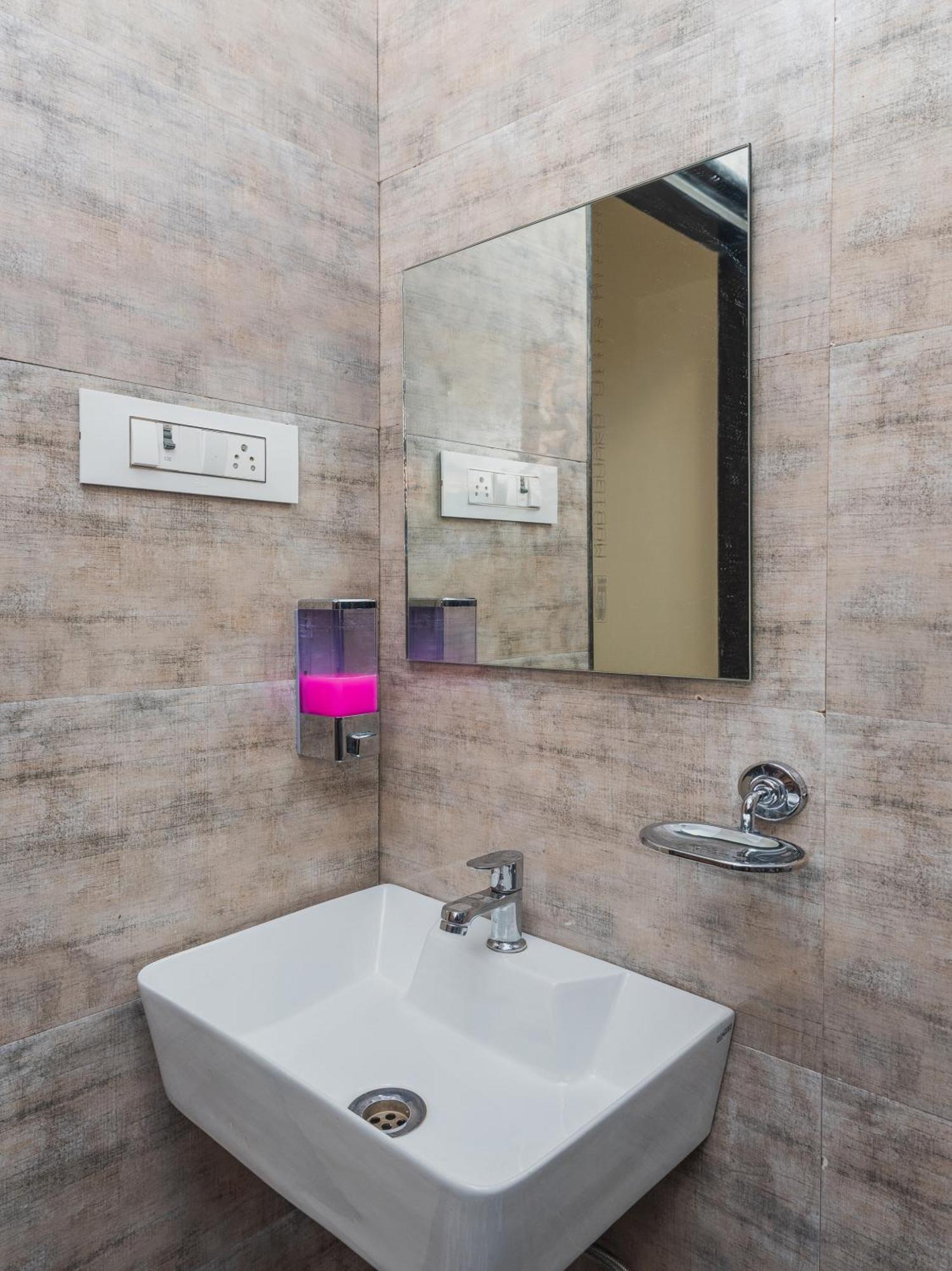 Hotel Priceless Exhibition Centre Goregaon West 2*
