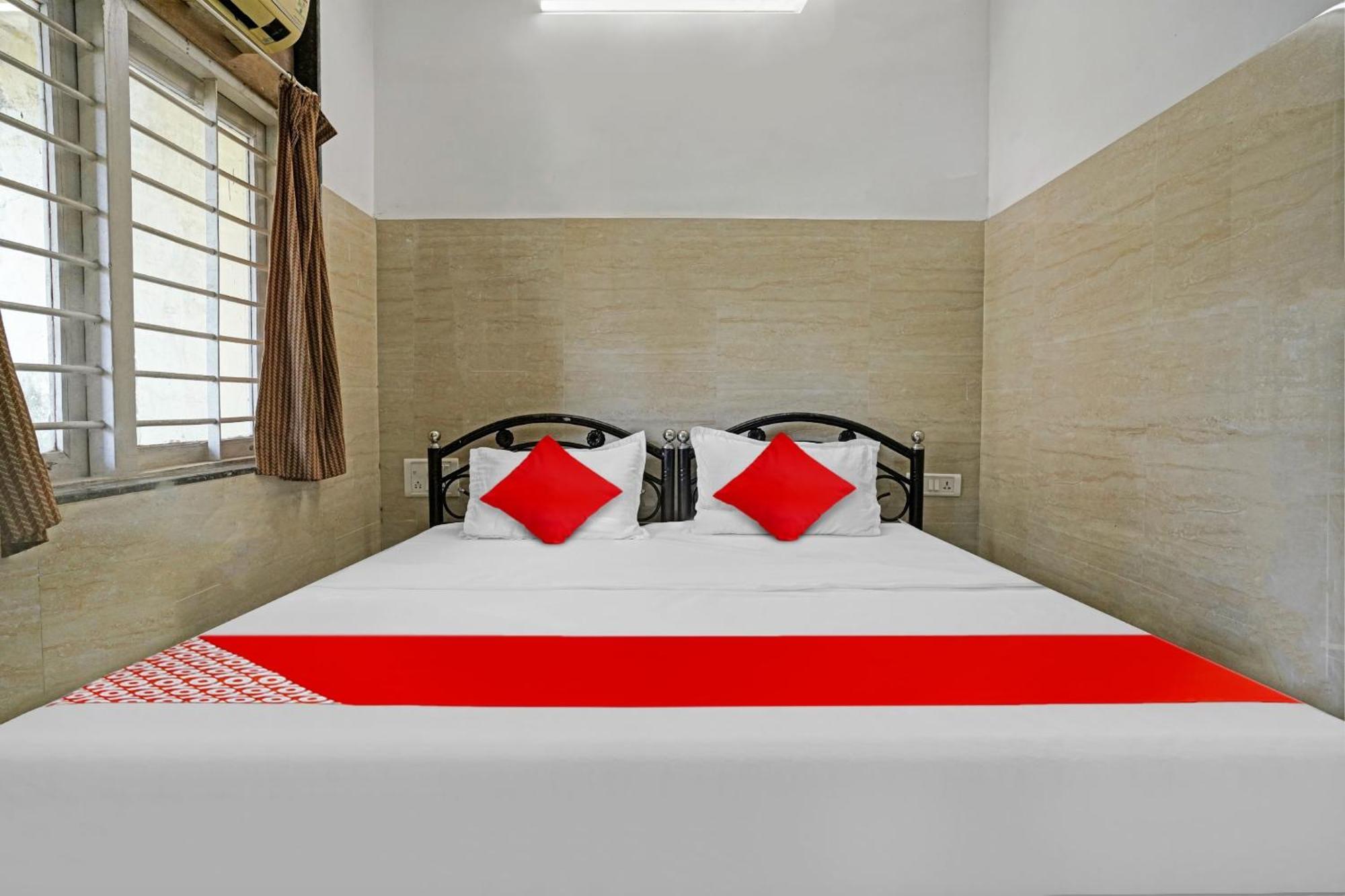 Hotel Oyo Flagship Raj Near Juhu Beach 3*