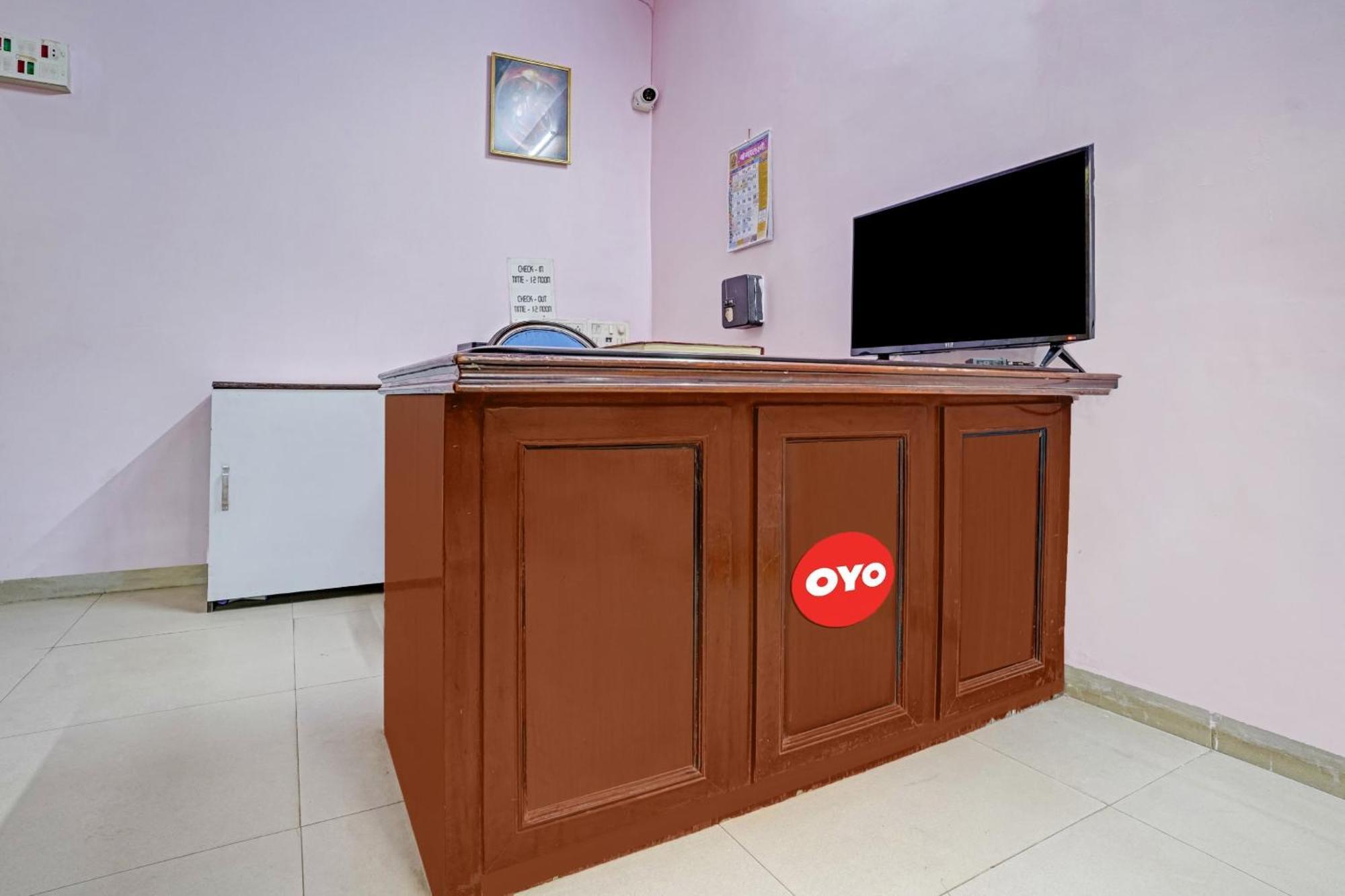 Hotel Oyo Flagship Raj Near Juhu Beach 3*