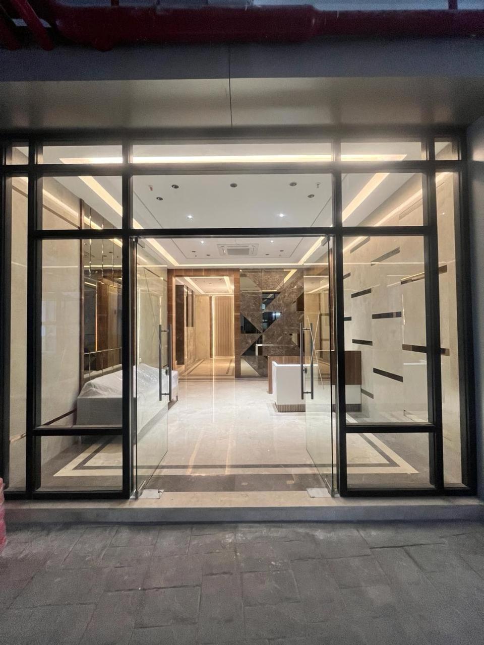 Hsquare Luxury Goregaon * Mumbai