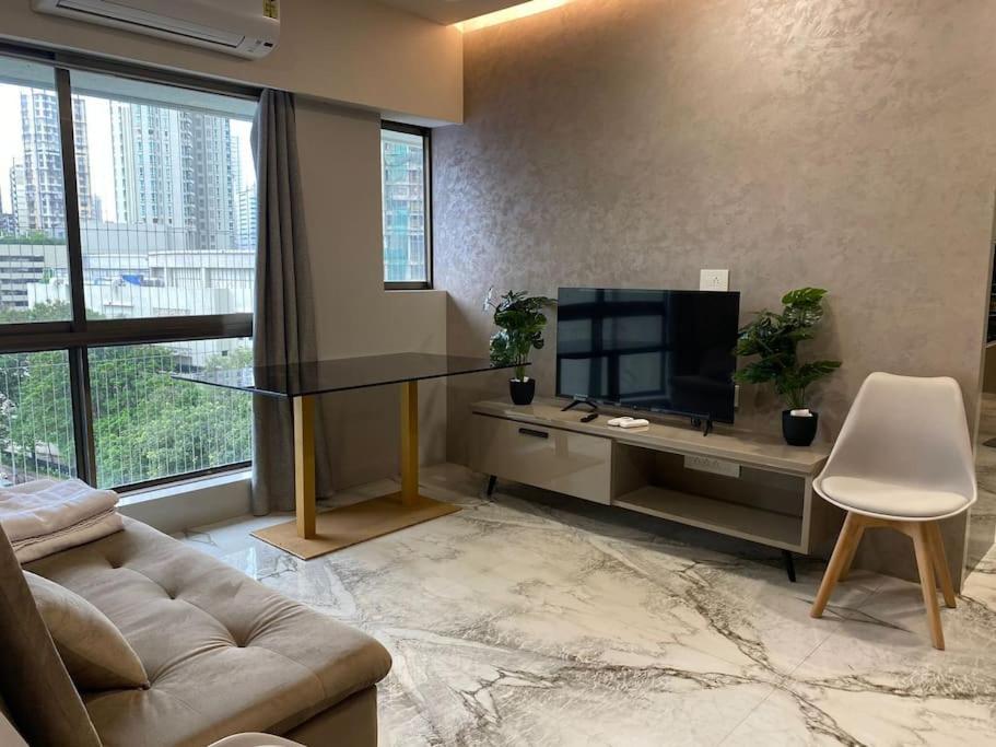 Apartment Downtown 1bhk Appt, Mahalaxmi 601