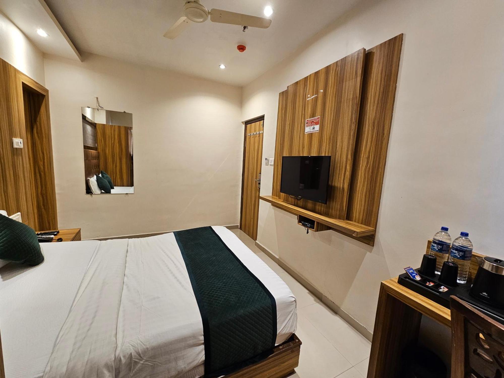 Hotel Bkc Garden - Near Us Embassy Bkc