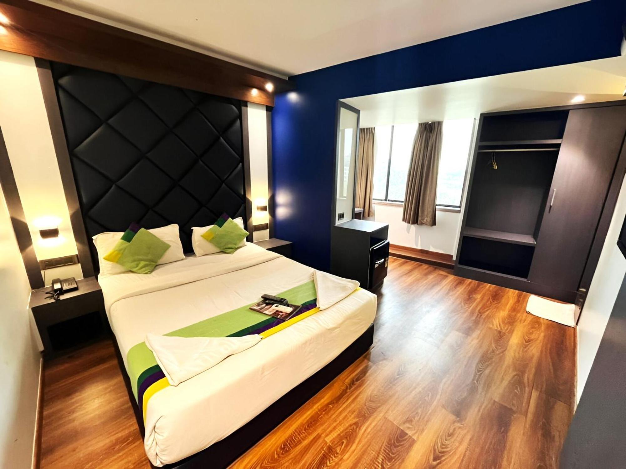 Glitz The Pacific - Nr Solitaire Corporate Park Mumbai