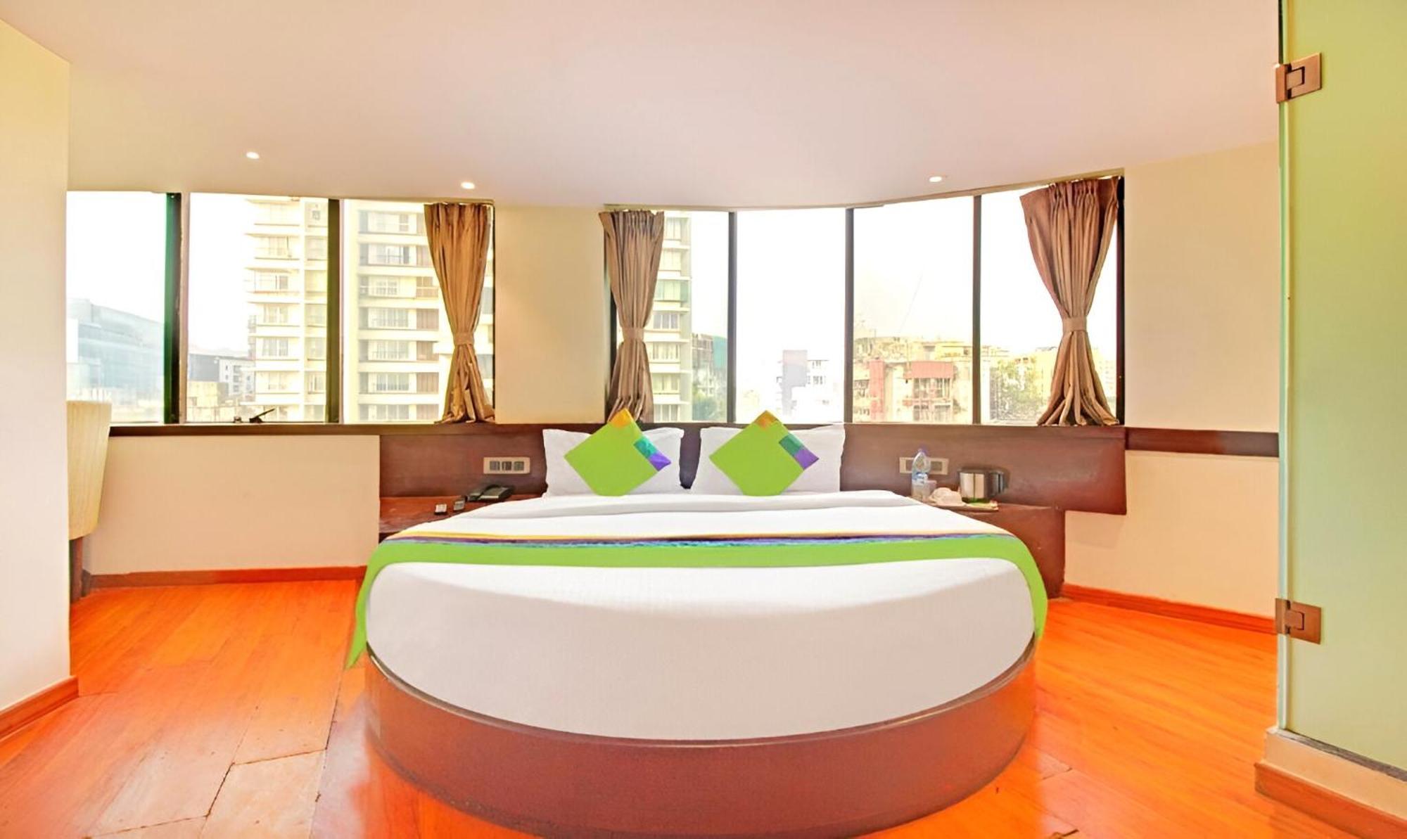 Glitz The Pacific - Nr Solitaire Corporate Park * Mumbai