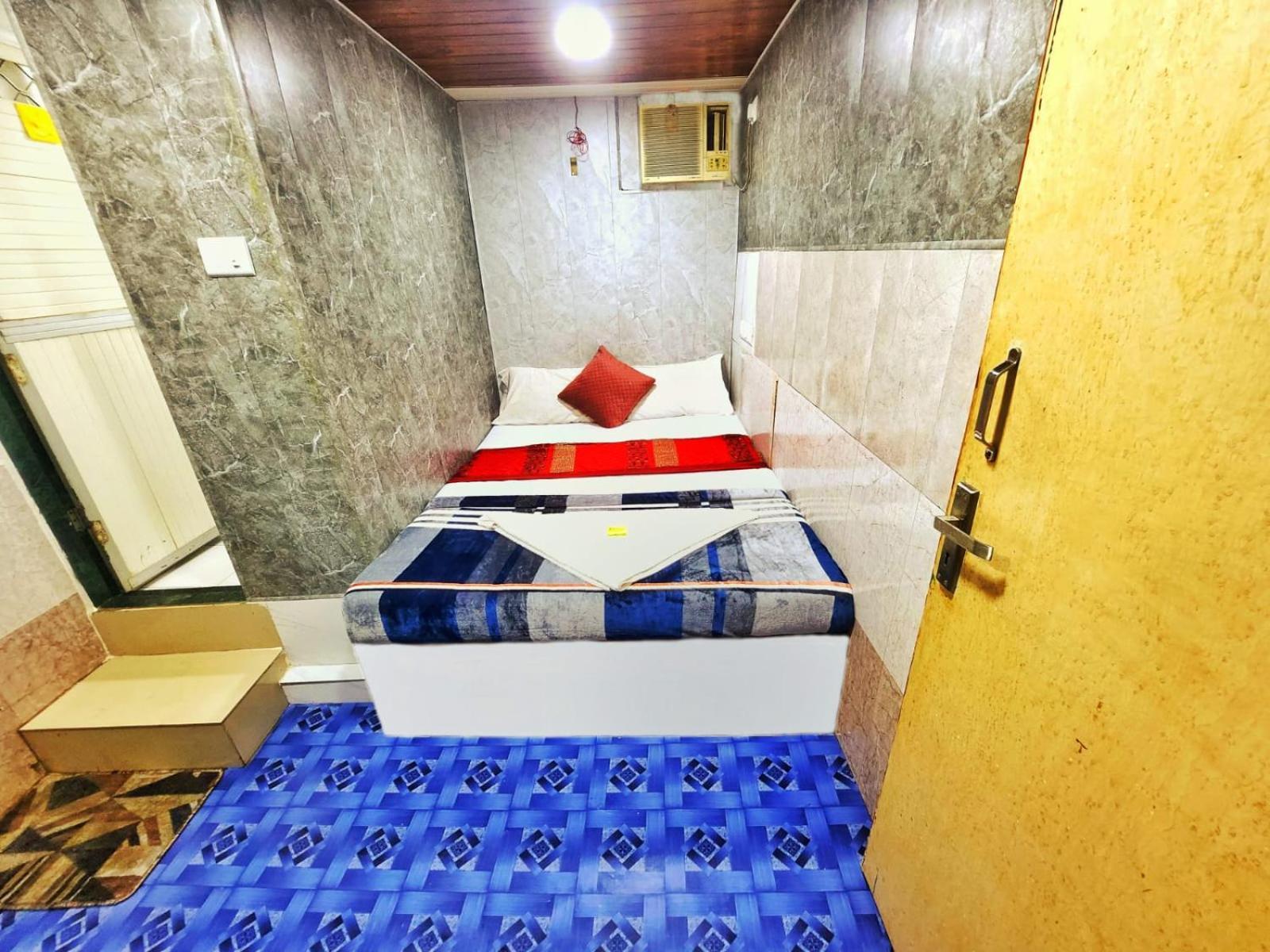 Amaan Hotel *