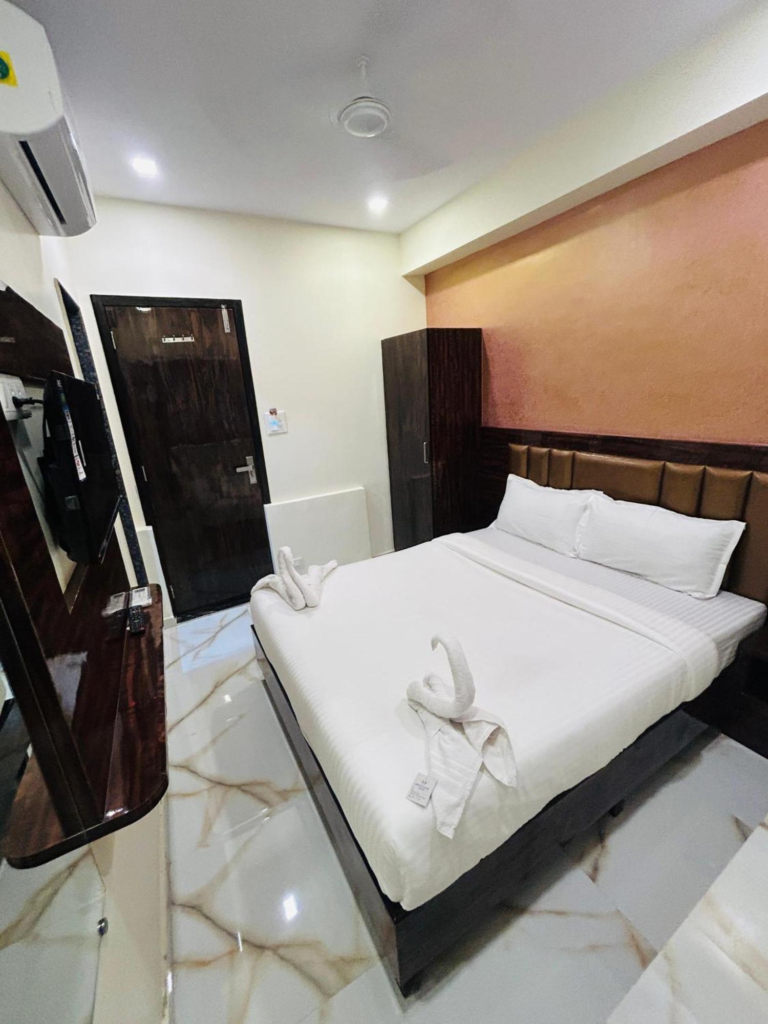 Hotel Rinza Residency 2*