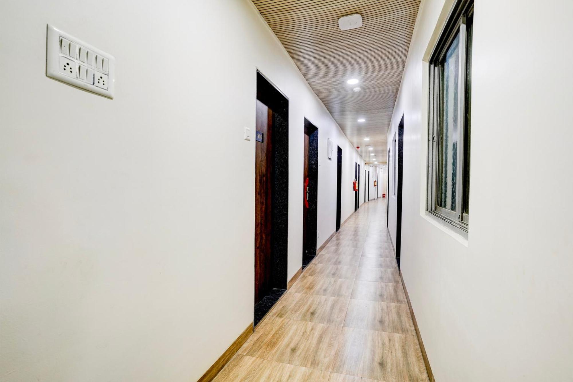 Hotel Super Collection O Ulife