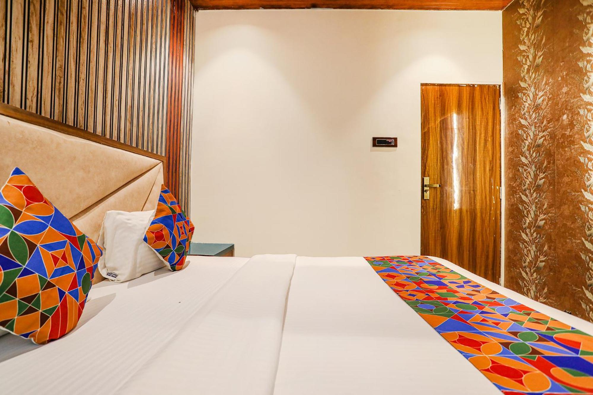 Fabexpress Versova Residency - Nr Kokilaben Hospital Hotel 3*
