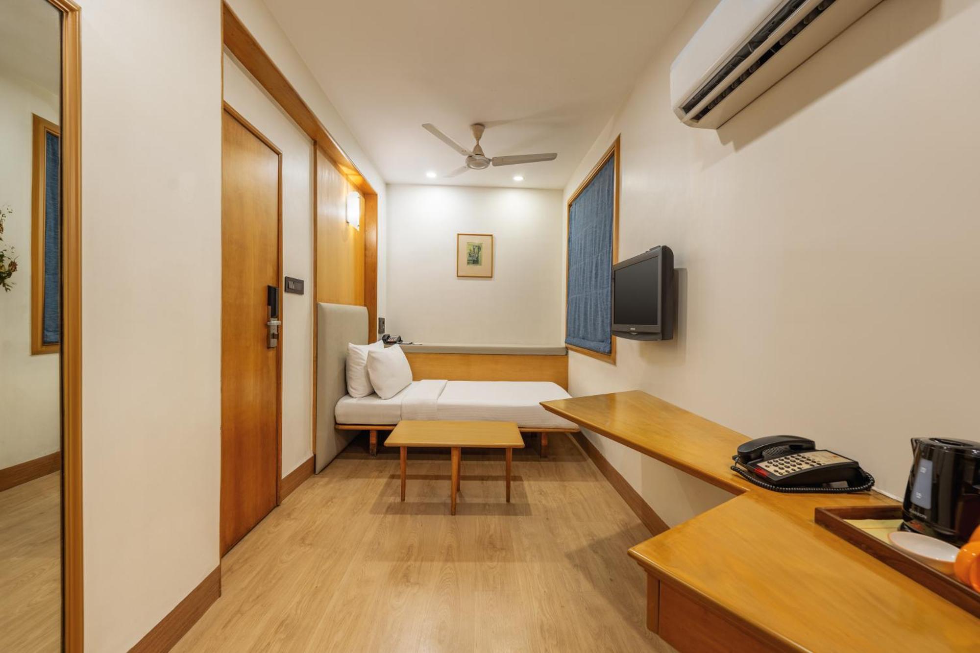 The Shalimar Hotel, Kemps Corner