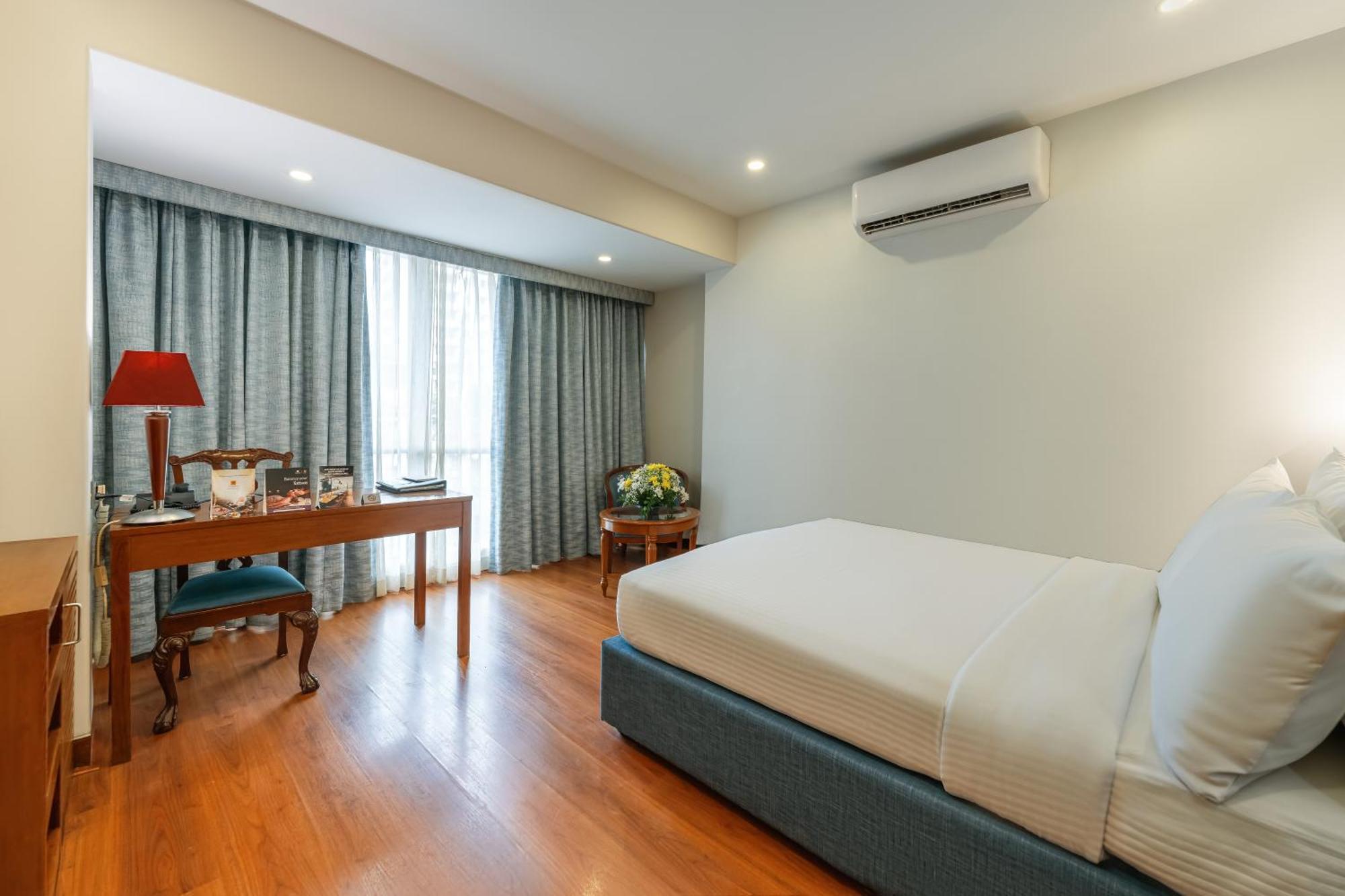 Hotel The Shalimar Hotel, Kemps Corner 4*