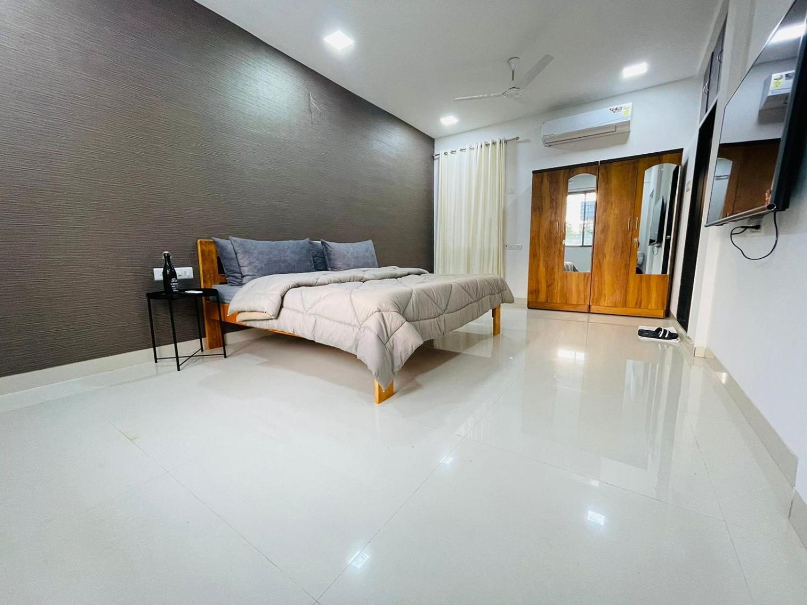 Luxe-bnb Near Airport Homestay *