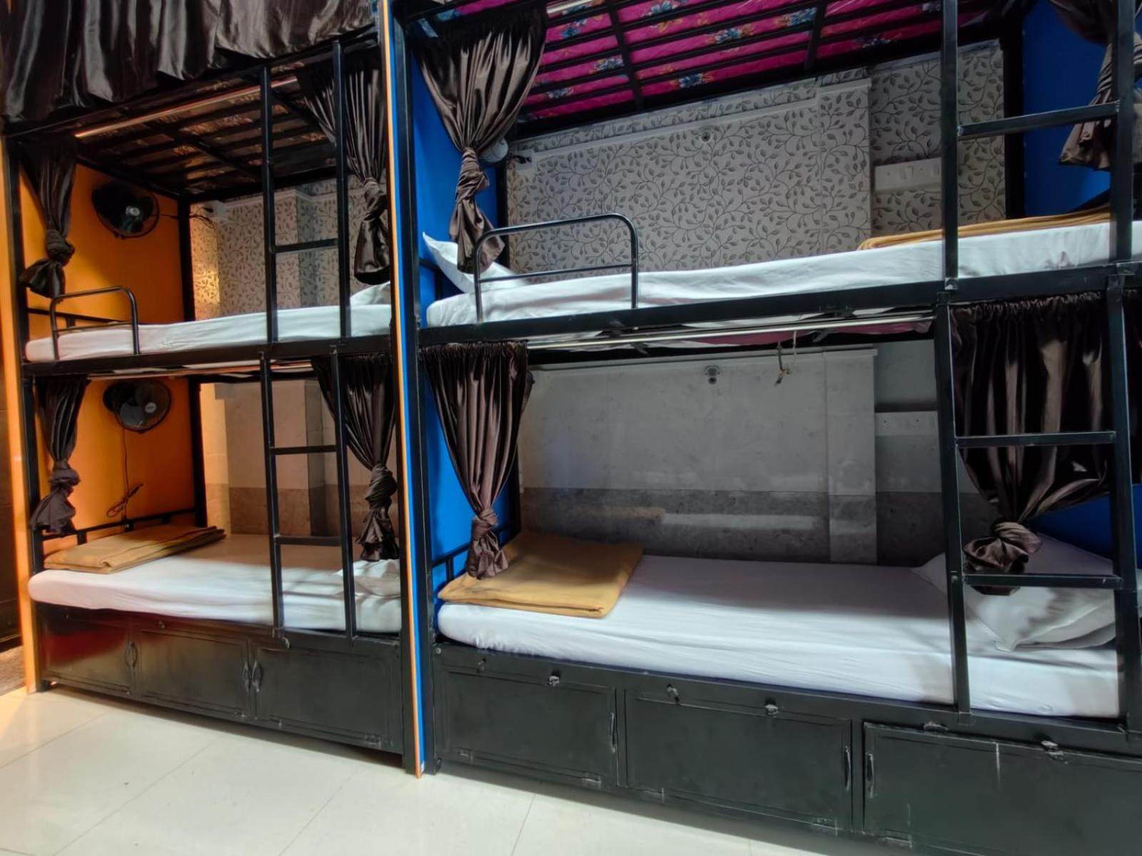 Hostel Rameshwar - Parle Highway Mumbai