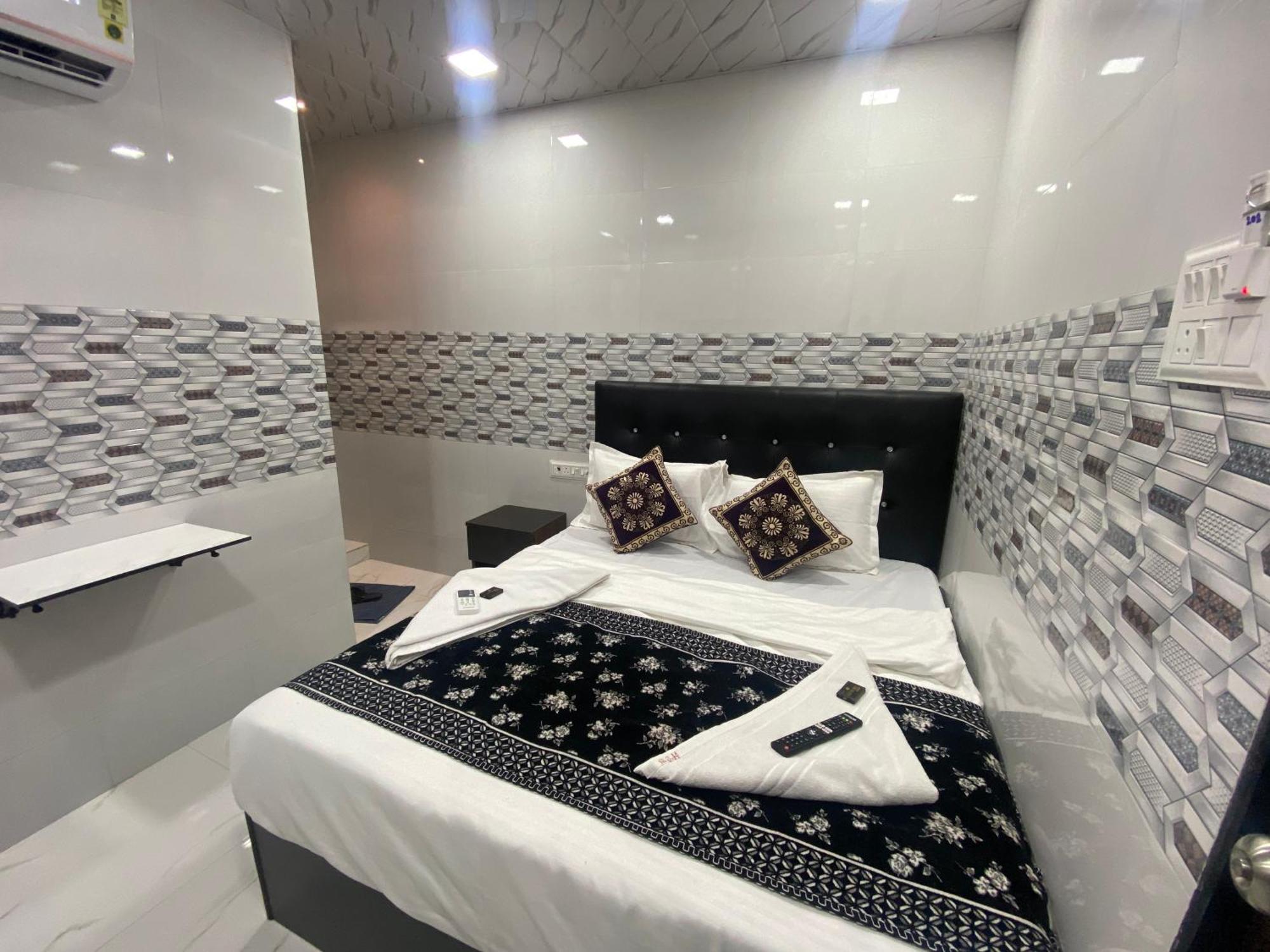 Hotel O Sai Residency