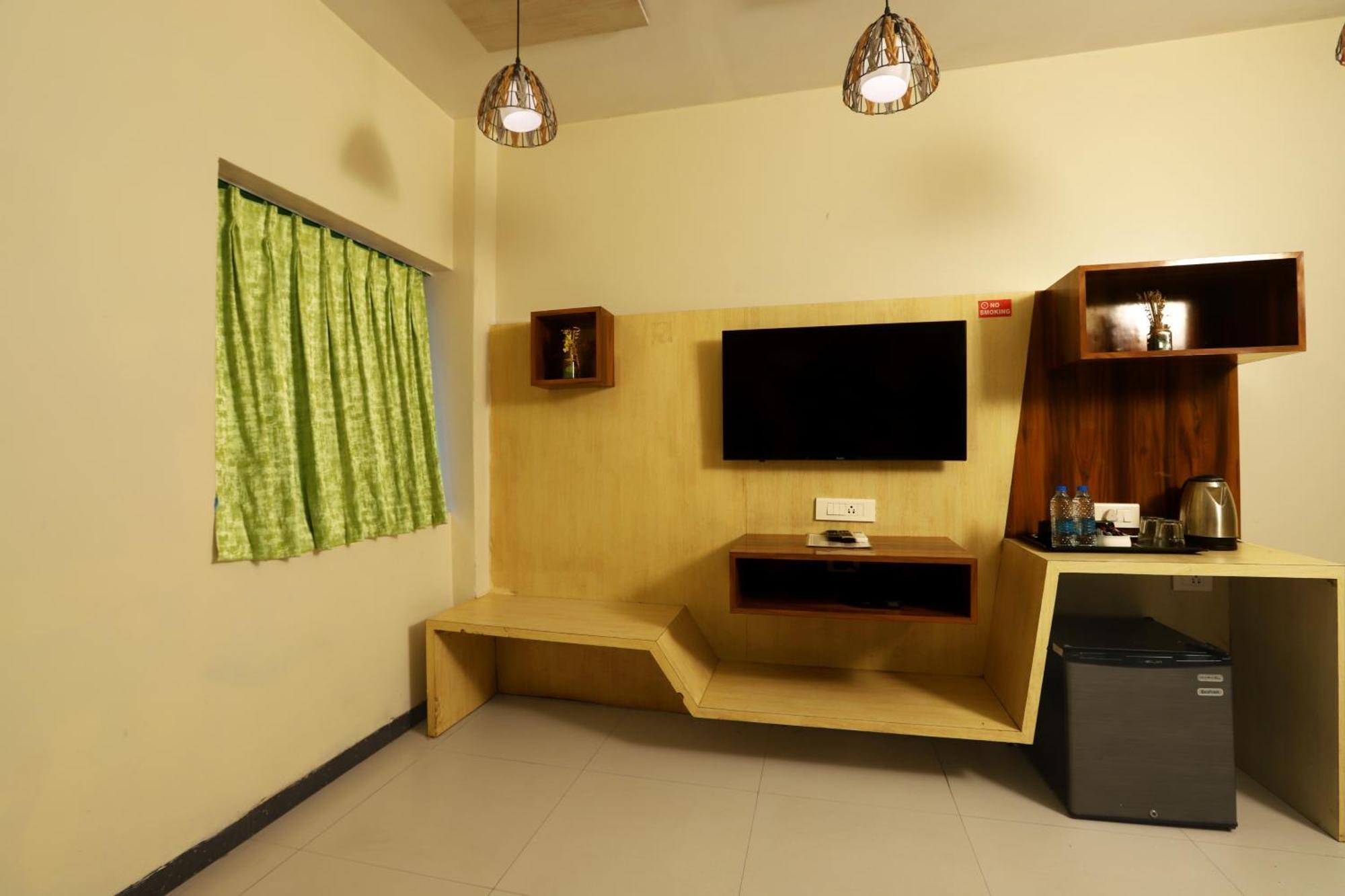 Elite Continental- Near International Airport Andheri East