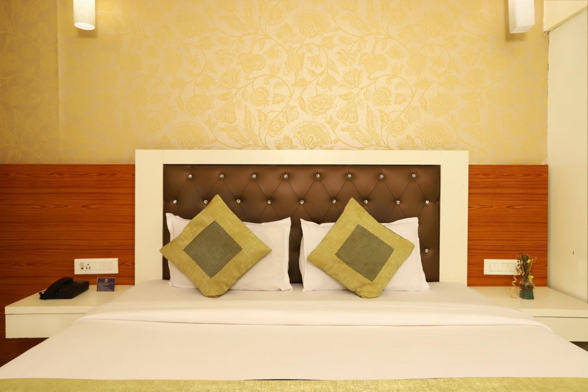 Hotel Elite Continental- Near International Airport Andheri East 3*