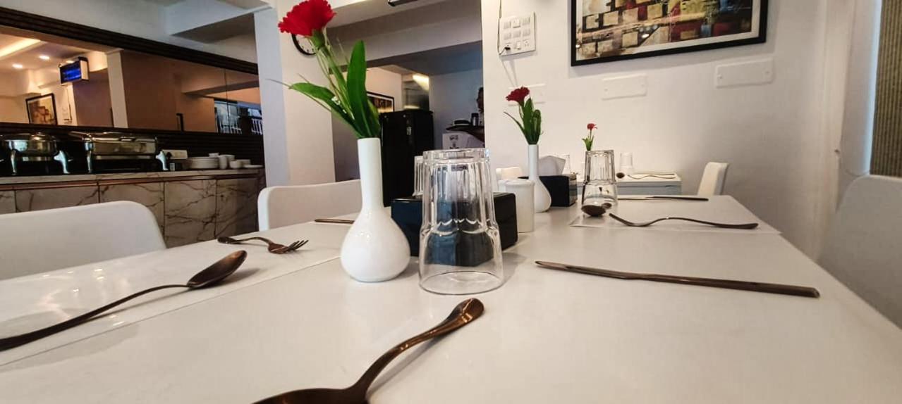 Apartment White House By Maxxvalue Service Bandra Mumbai