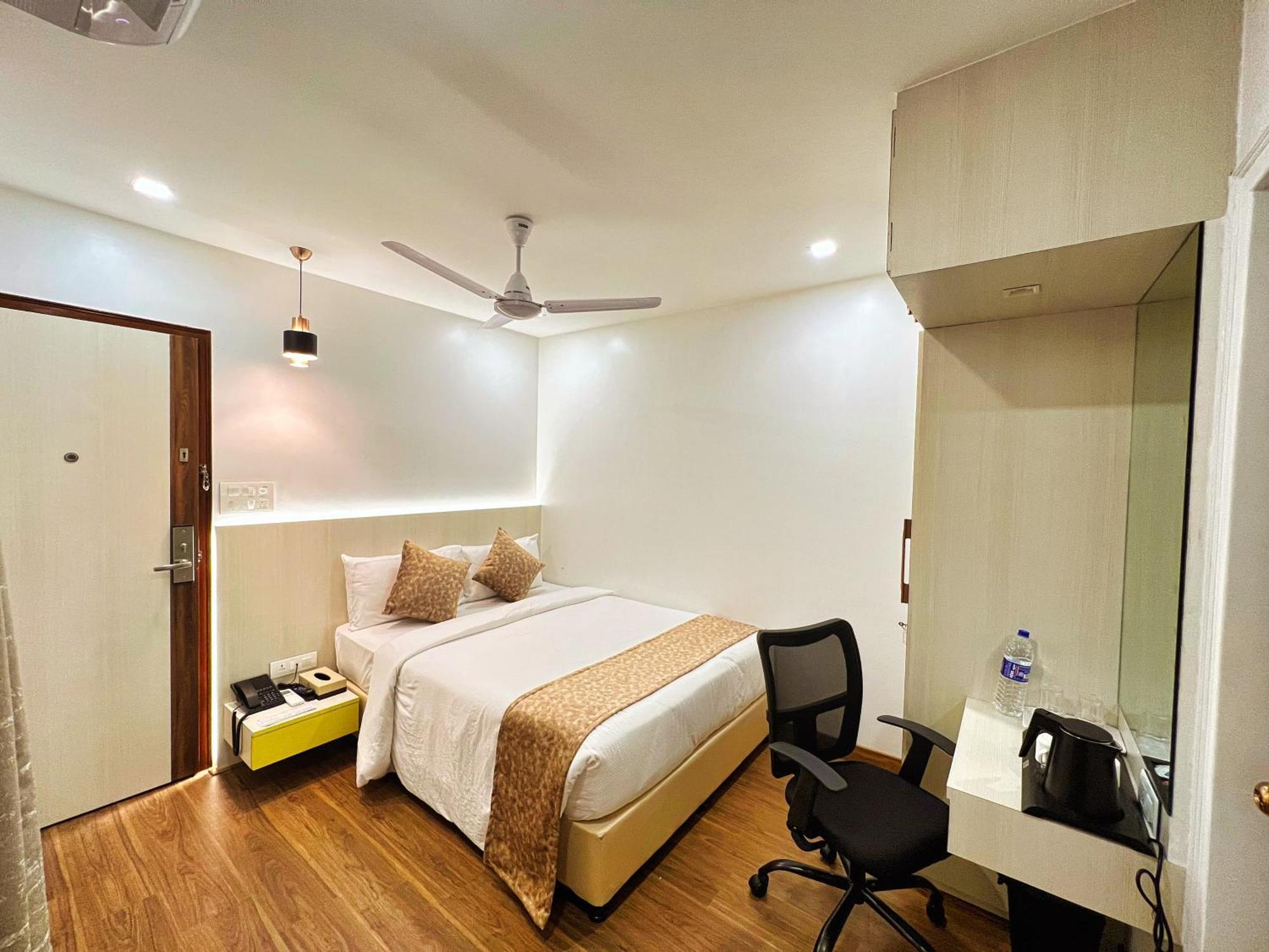 Apartment White House By Maxxvalue Service Bandra