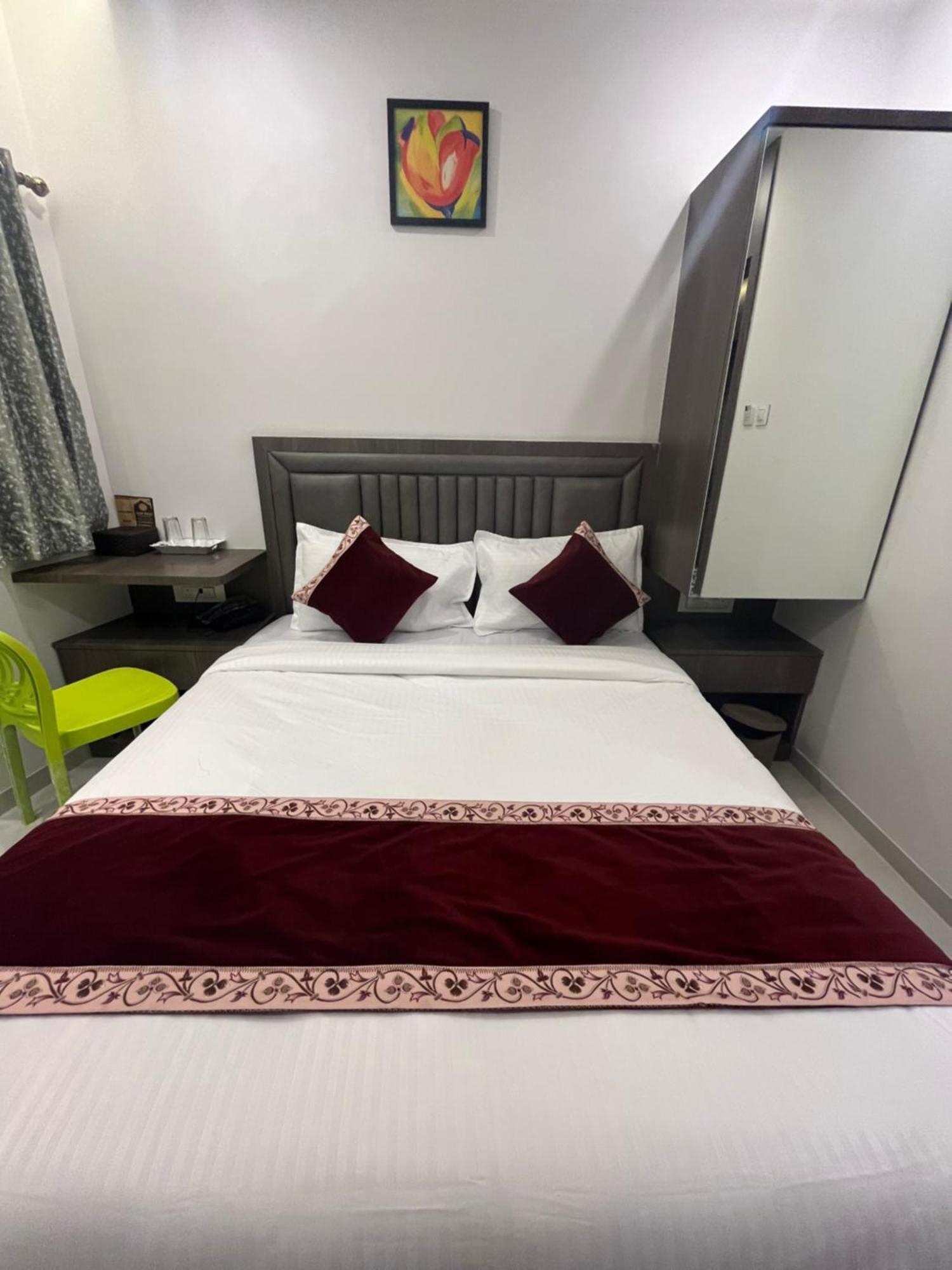 Hotel Shahi Terminal-2 3*