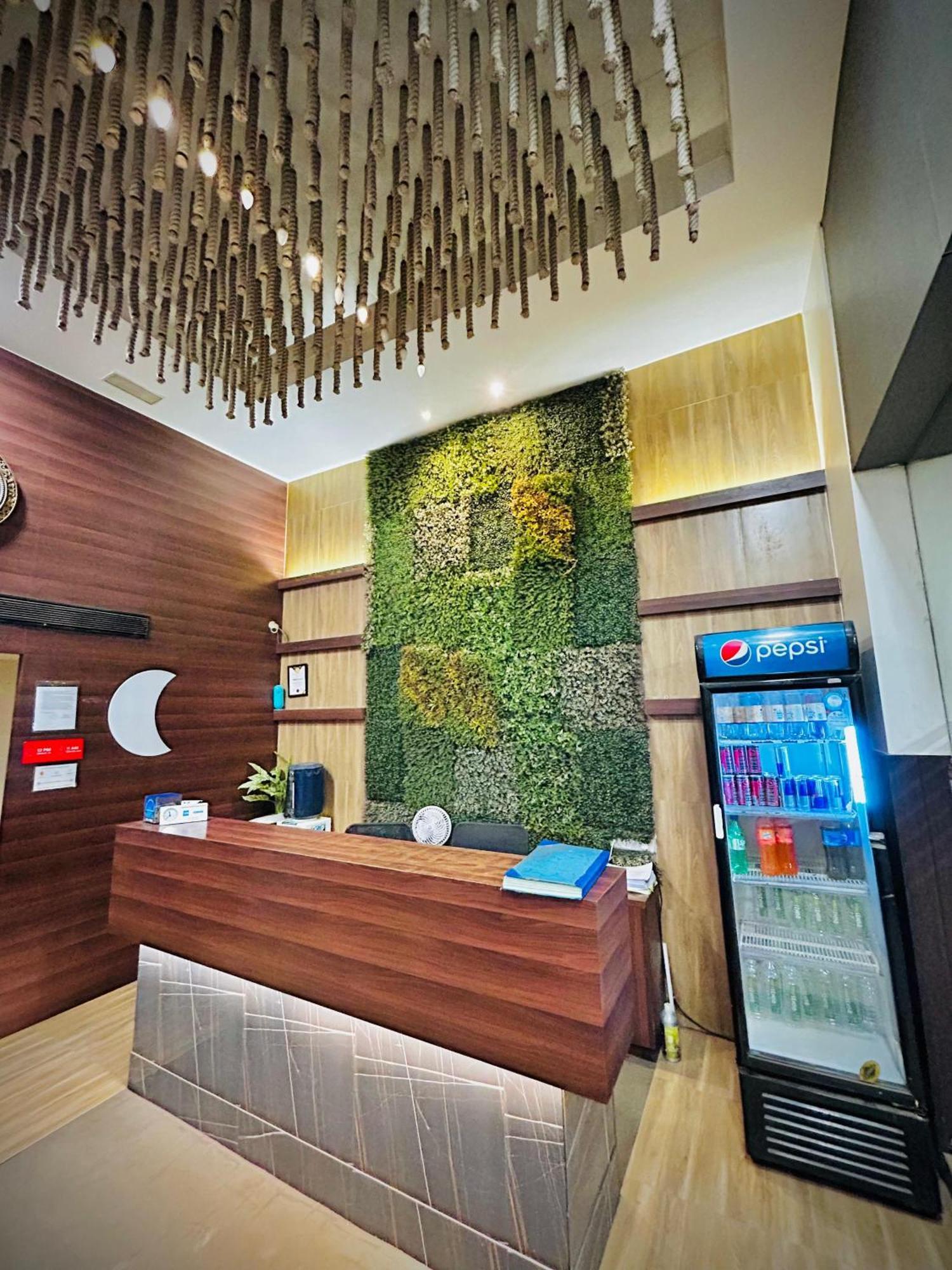 Regal International - Near International Airport Andheri East Hotel