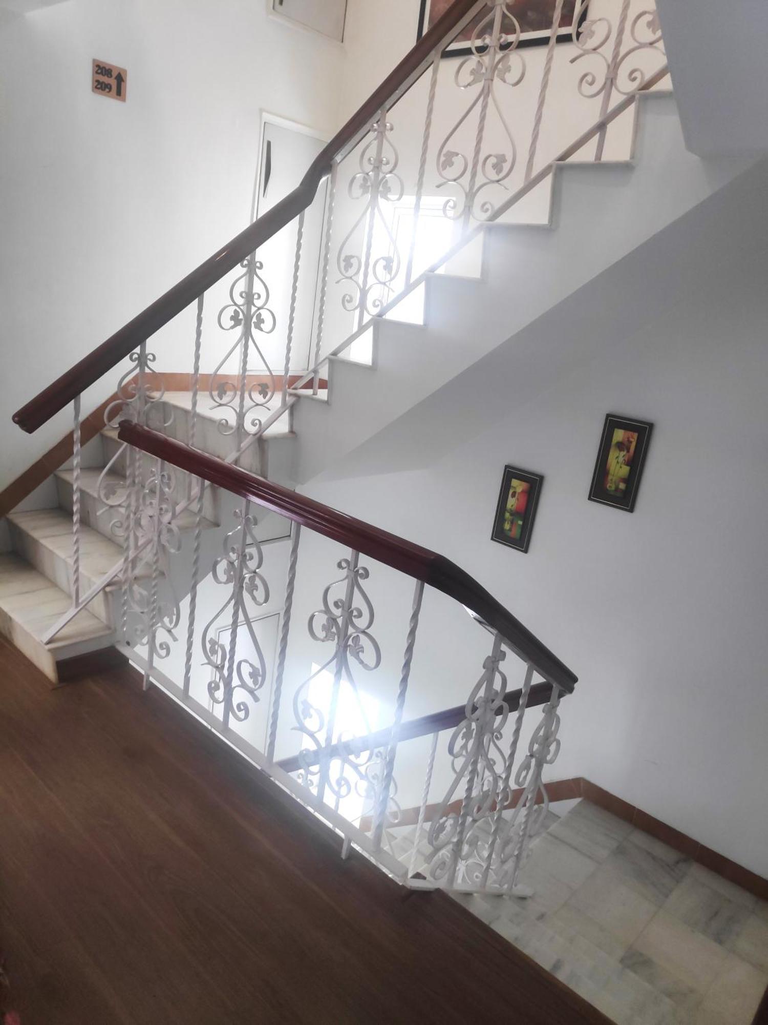 White House By Maxxvalue Service Bandra * Mumbai